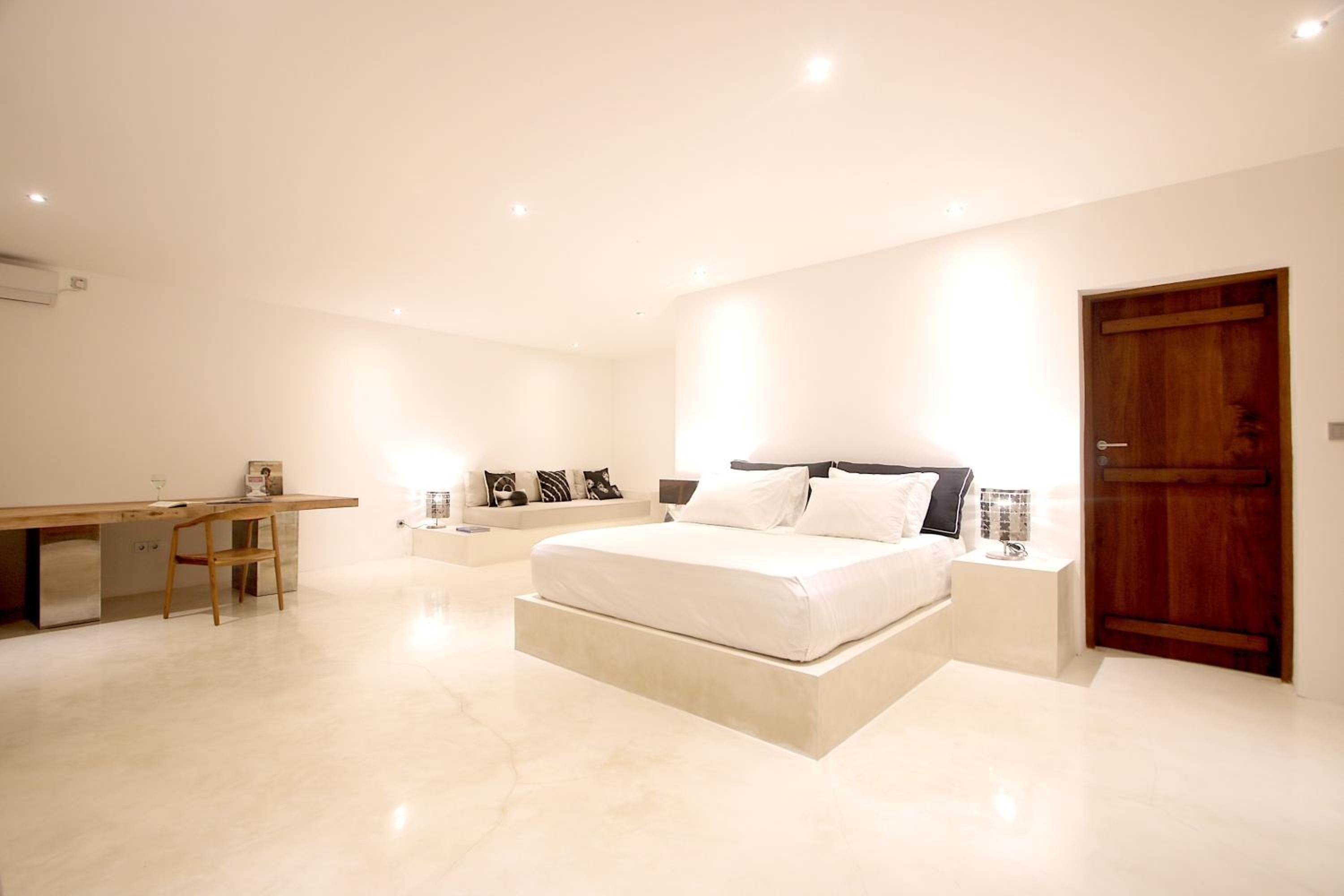 Three-Bedroom Villa with Private Pool - Photo 19