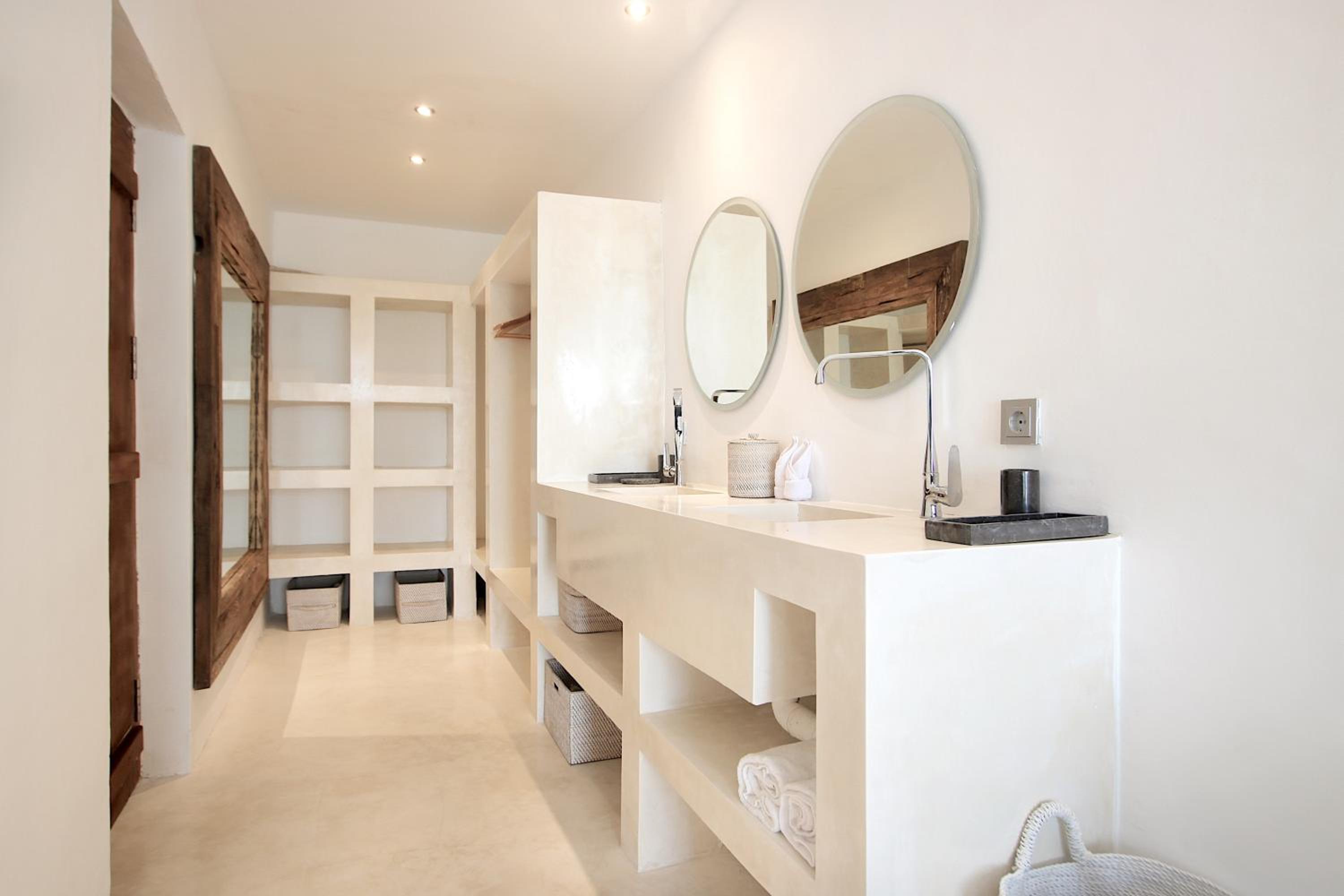 Three-Bedroom Villa with Private Pool - Photo 21