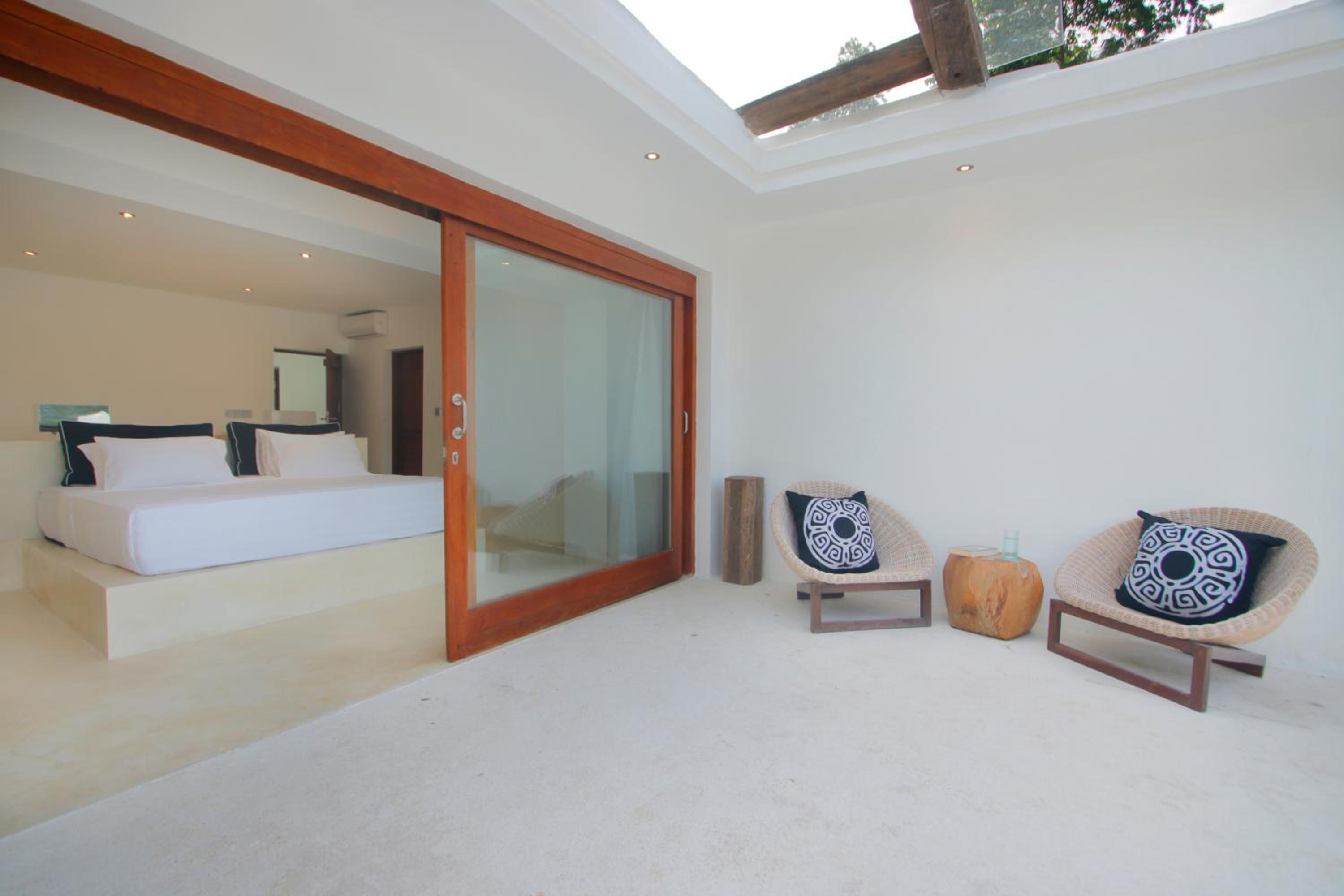 Three-Bedroom Villa with Private Pool - Photo 22
