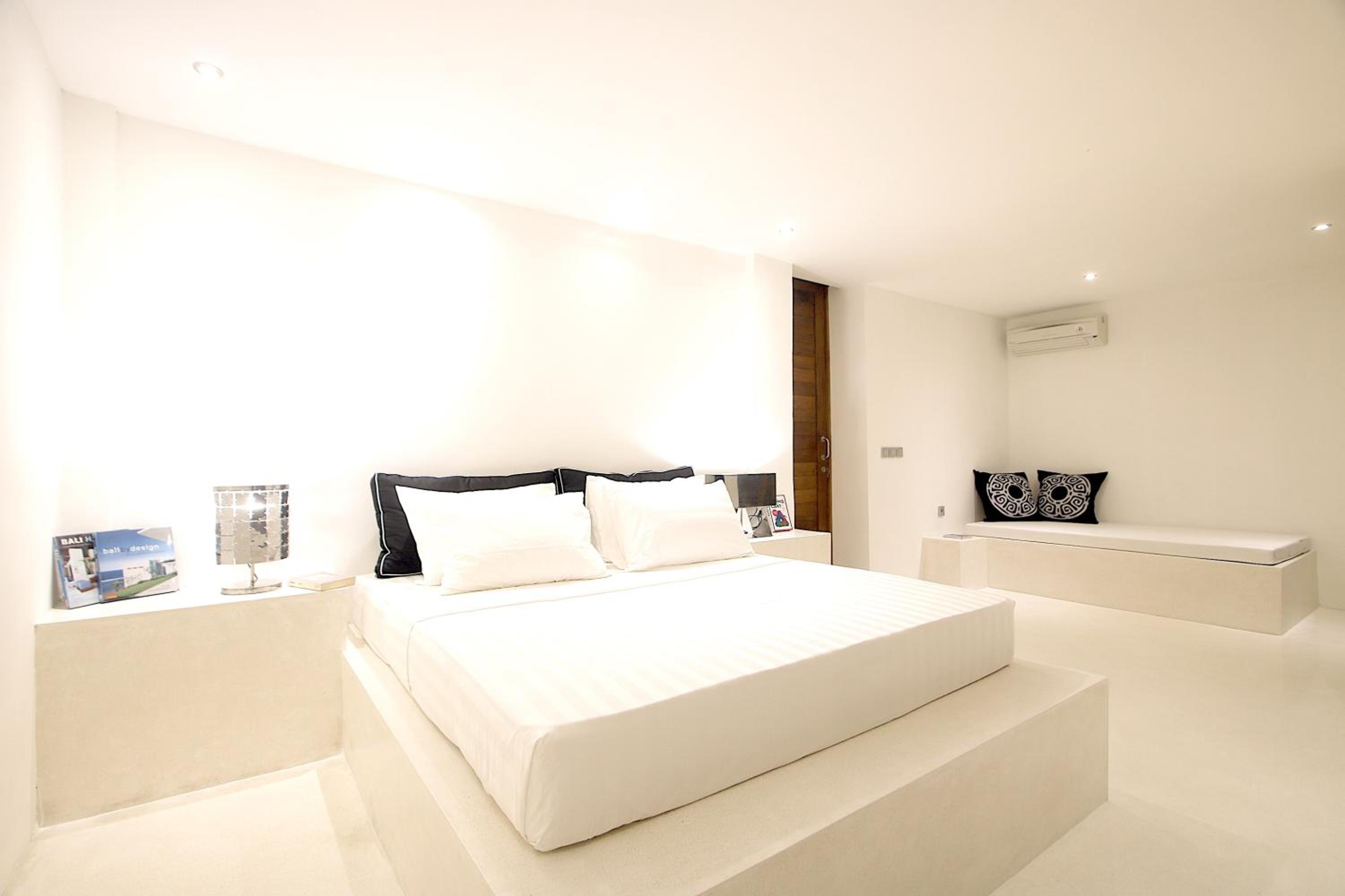 Three-Bedroom Villa with Private Pool - Photo 25
