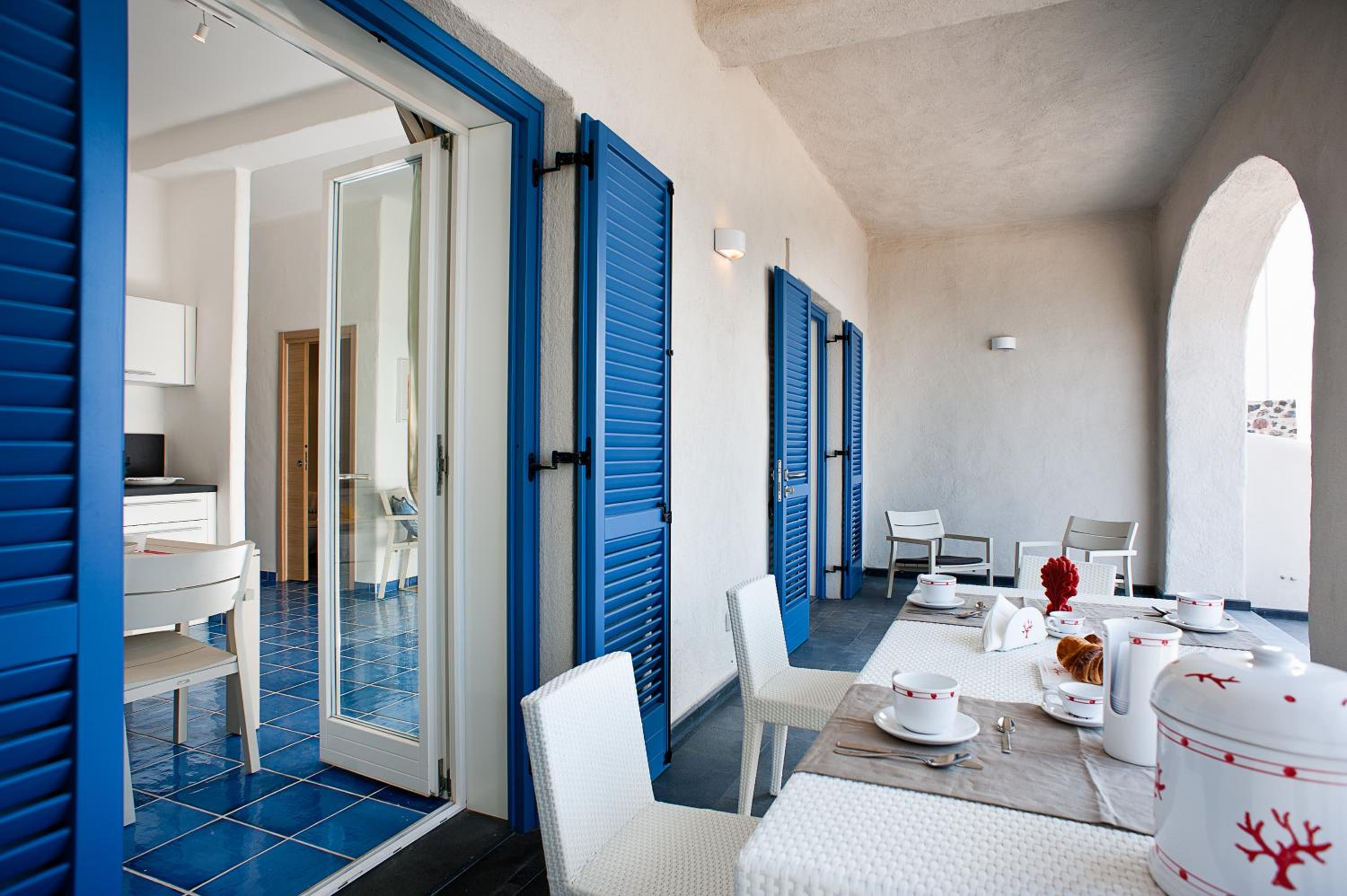 Deluxe Two-Bedroom Apartment with Sea View photo 3