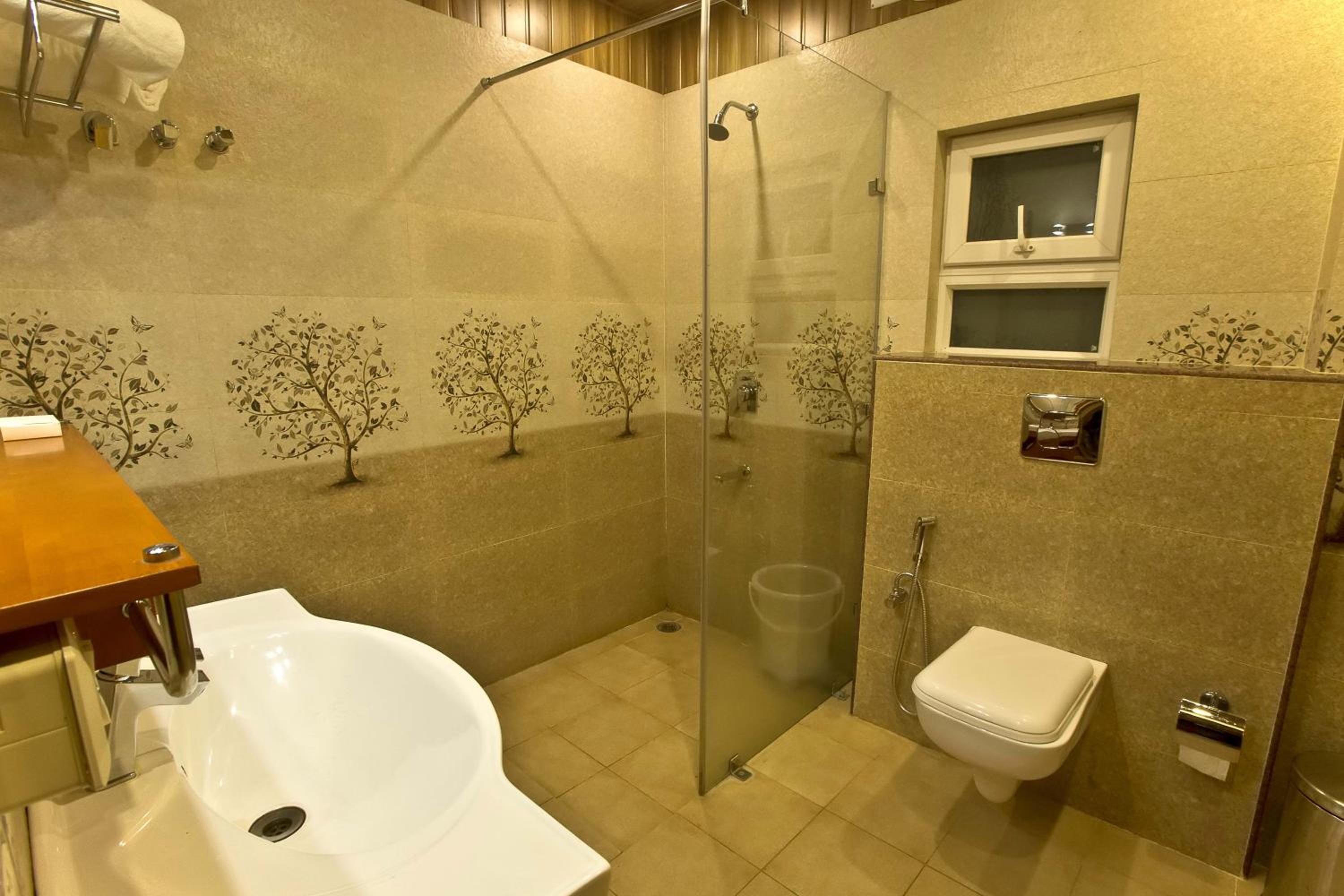 Suite - Photo 3