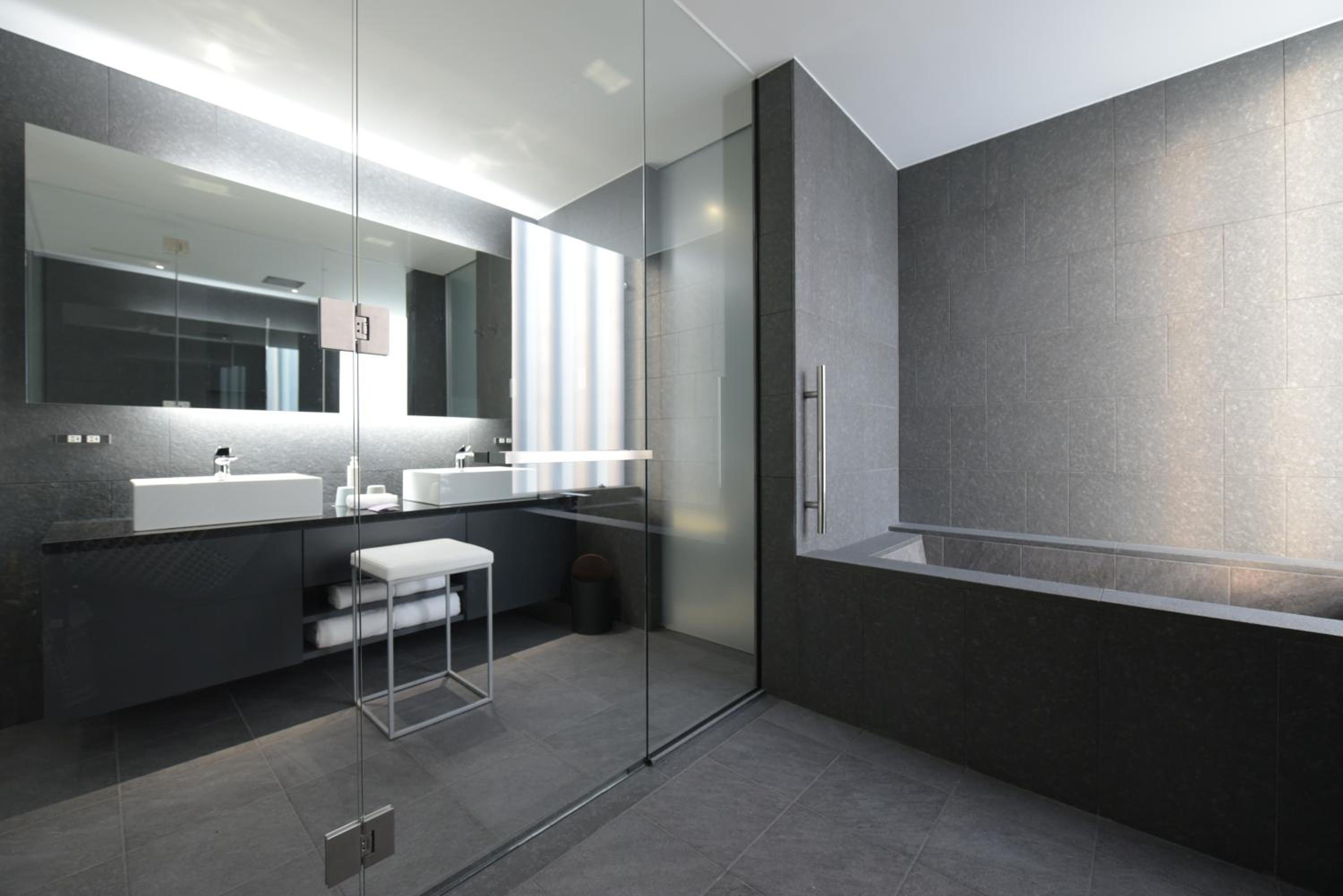 Standard Double Room thumbnail 6