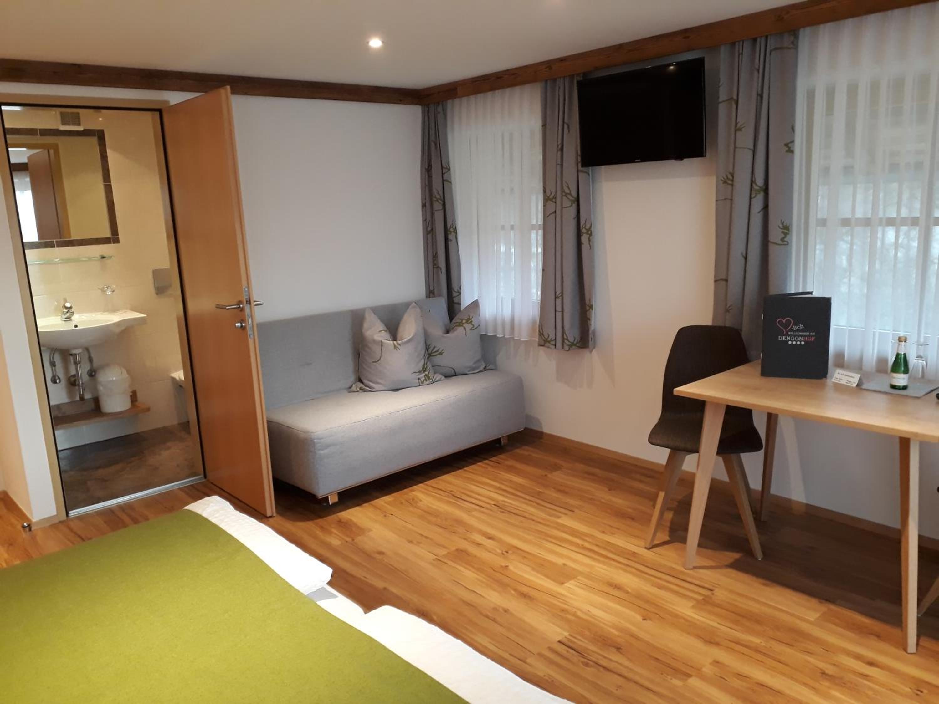 Deluxe Family Room photo 3
