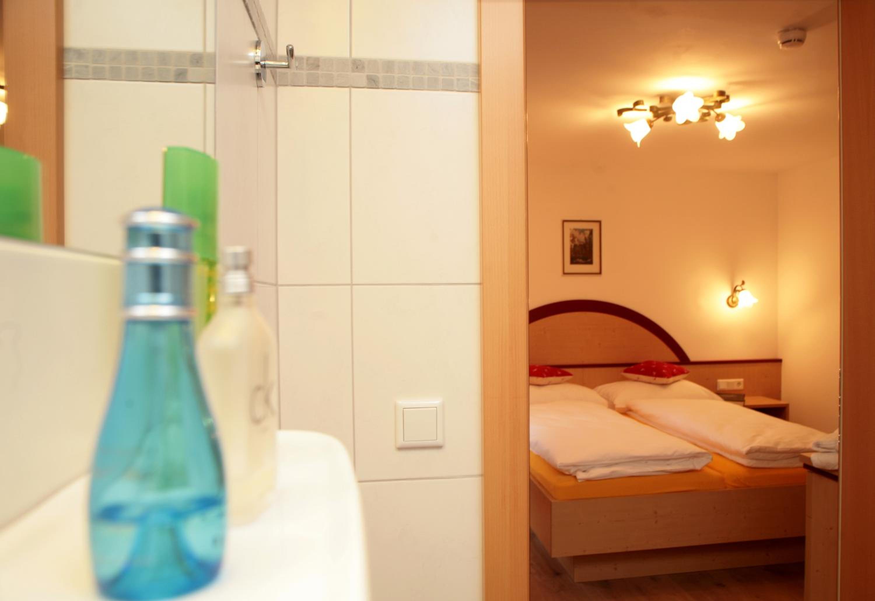 One-Bedroom Apartment - Photo 2