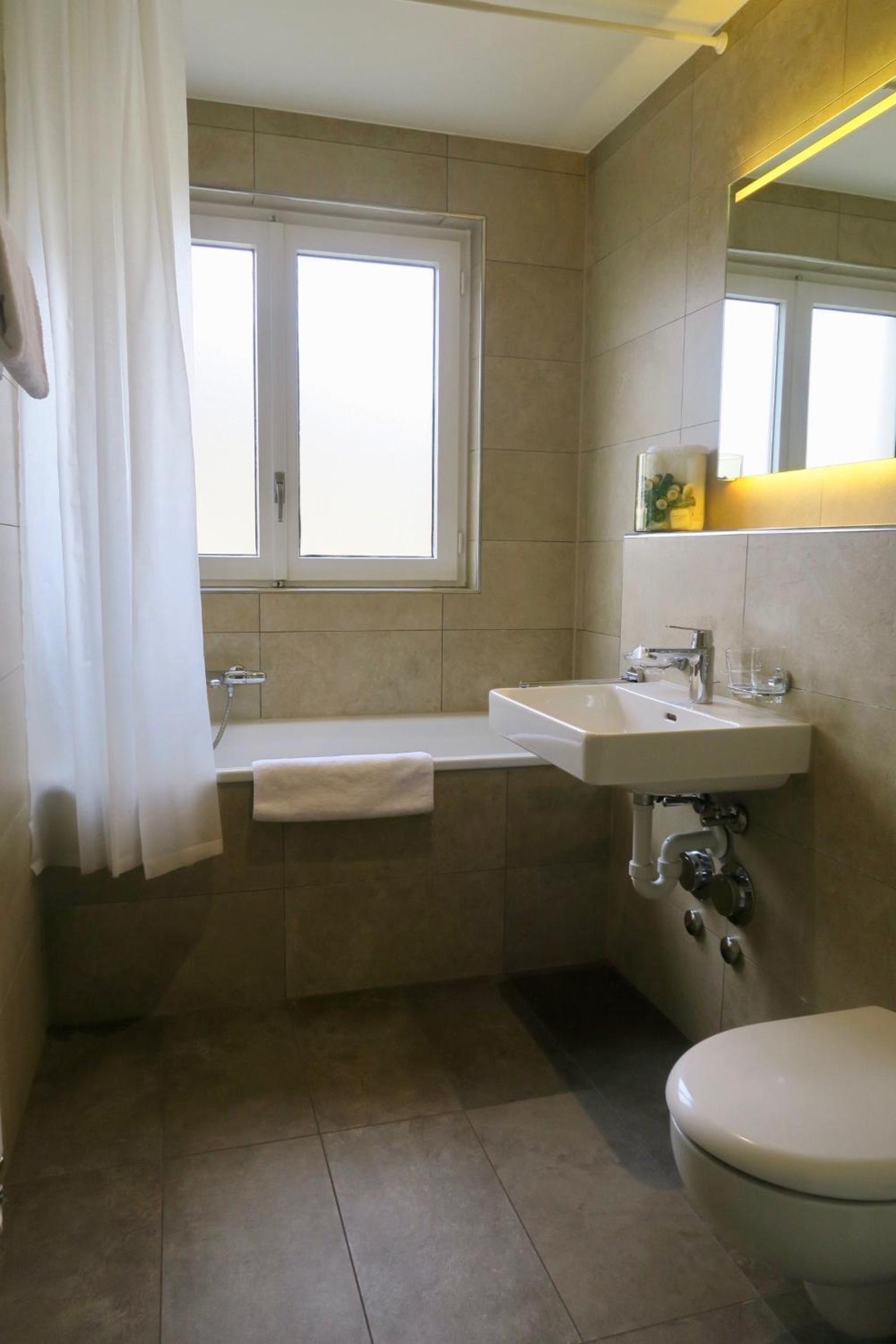 Apartment with Balcony - Photo 22