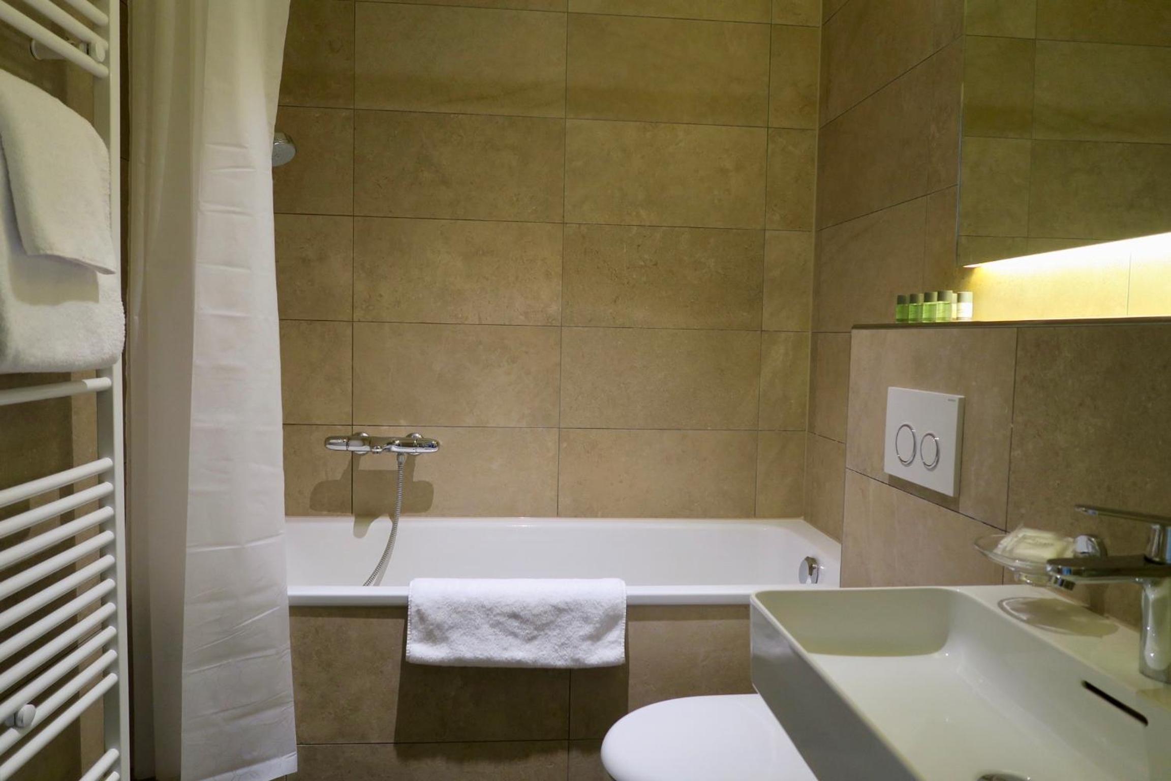 Two-Bedroom Apartment - Photo 9