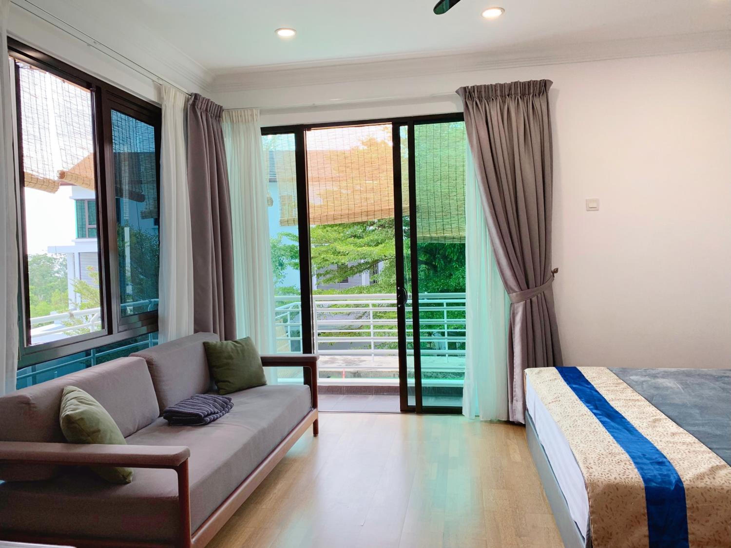 Double Room with Balcony (2 Adults + 1 Child) photo 3