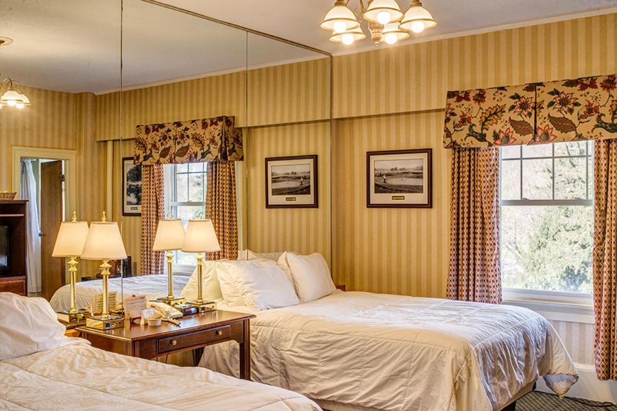 Double Room with Two Double Beds and Riverview  - Photo 2