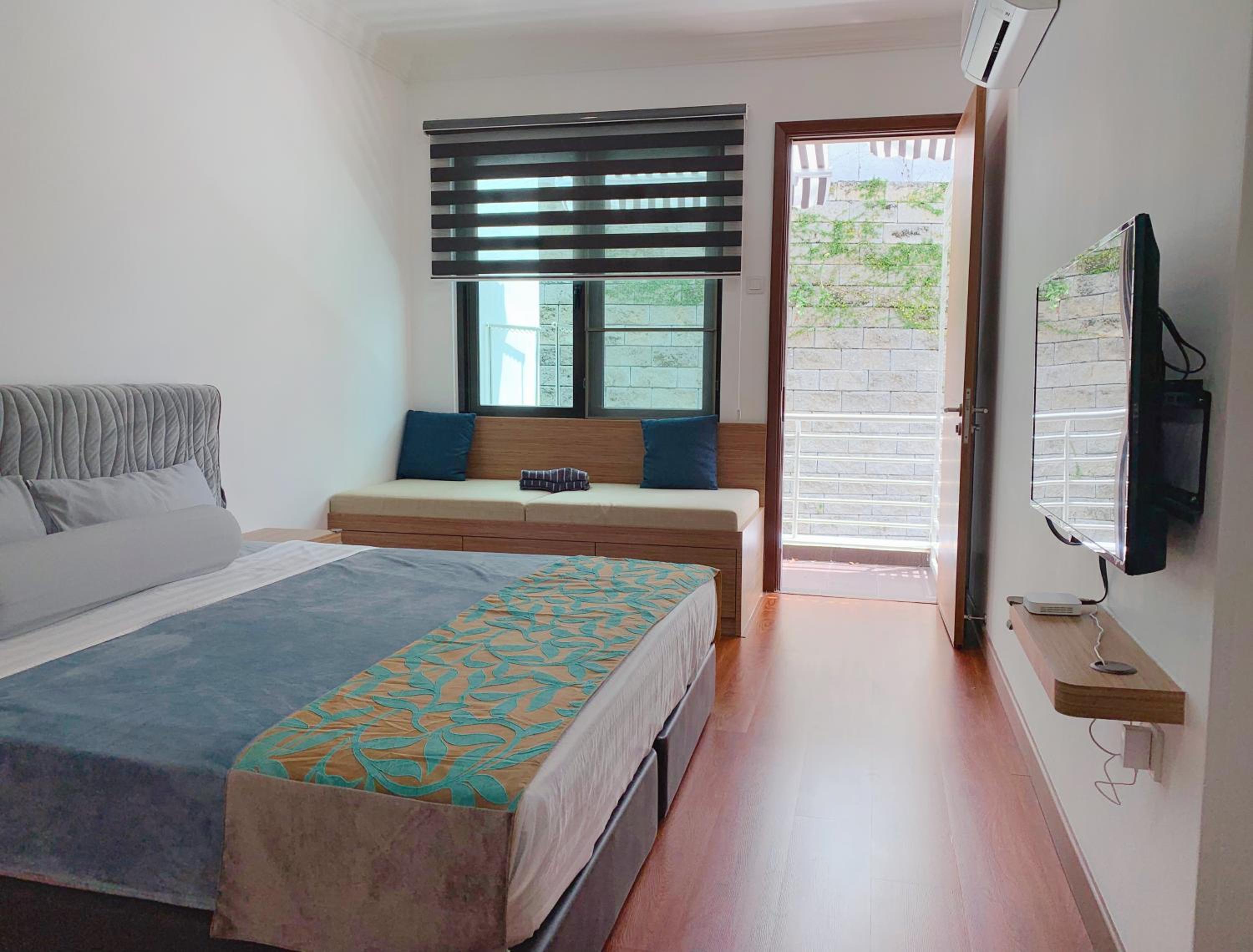 Double Room with Balcony (2 Adults + 1 Child) photo 1