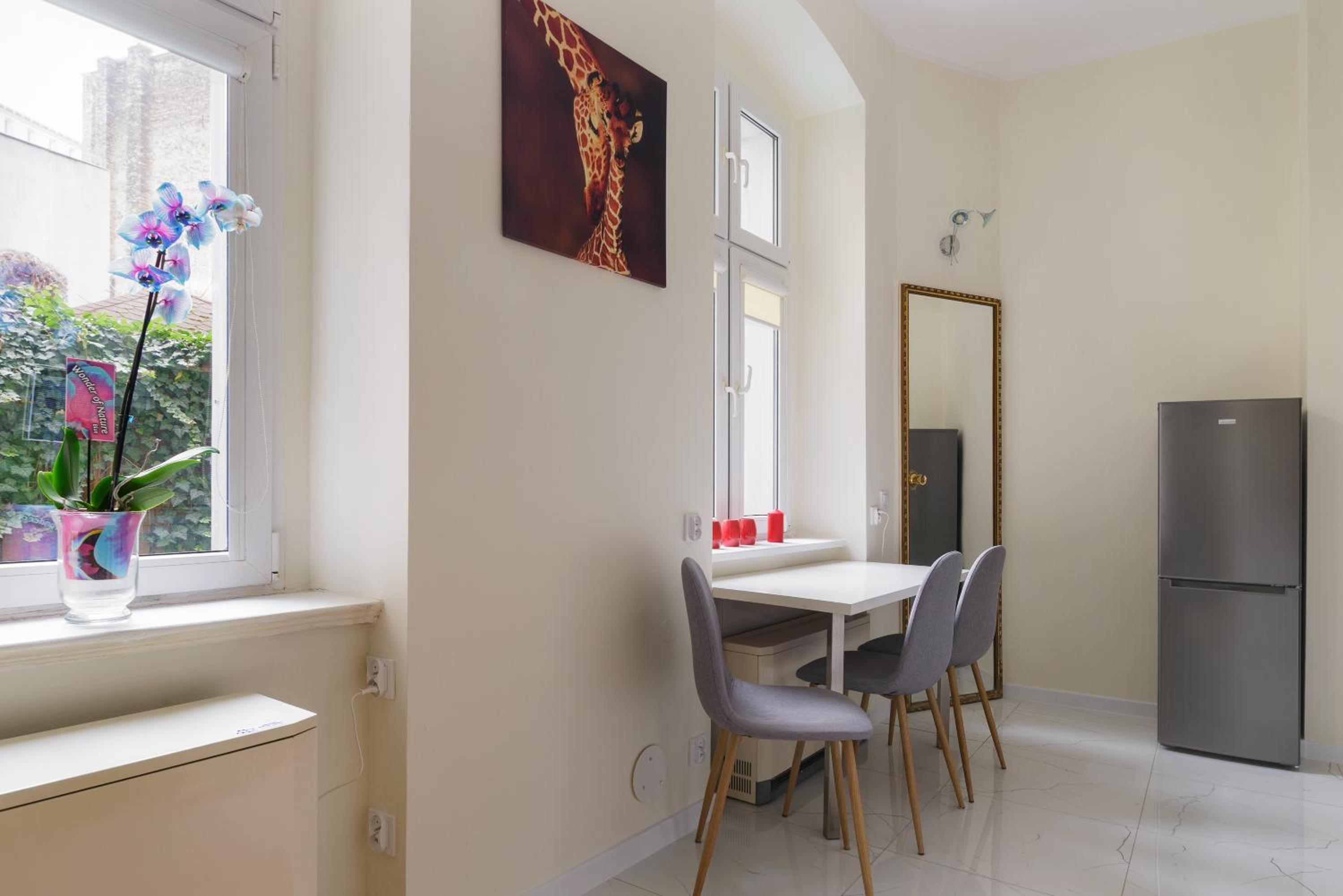 One-Bedroom Apartment - Photo 1