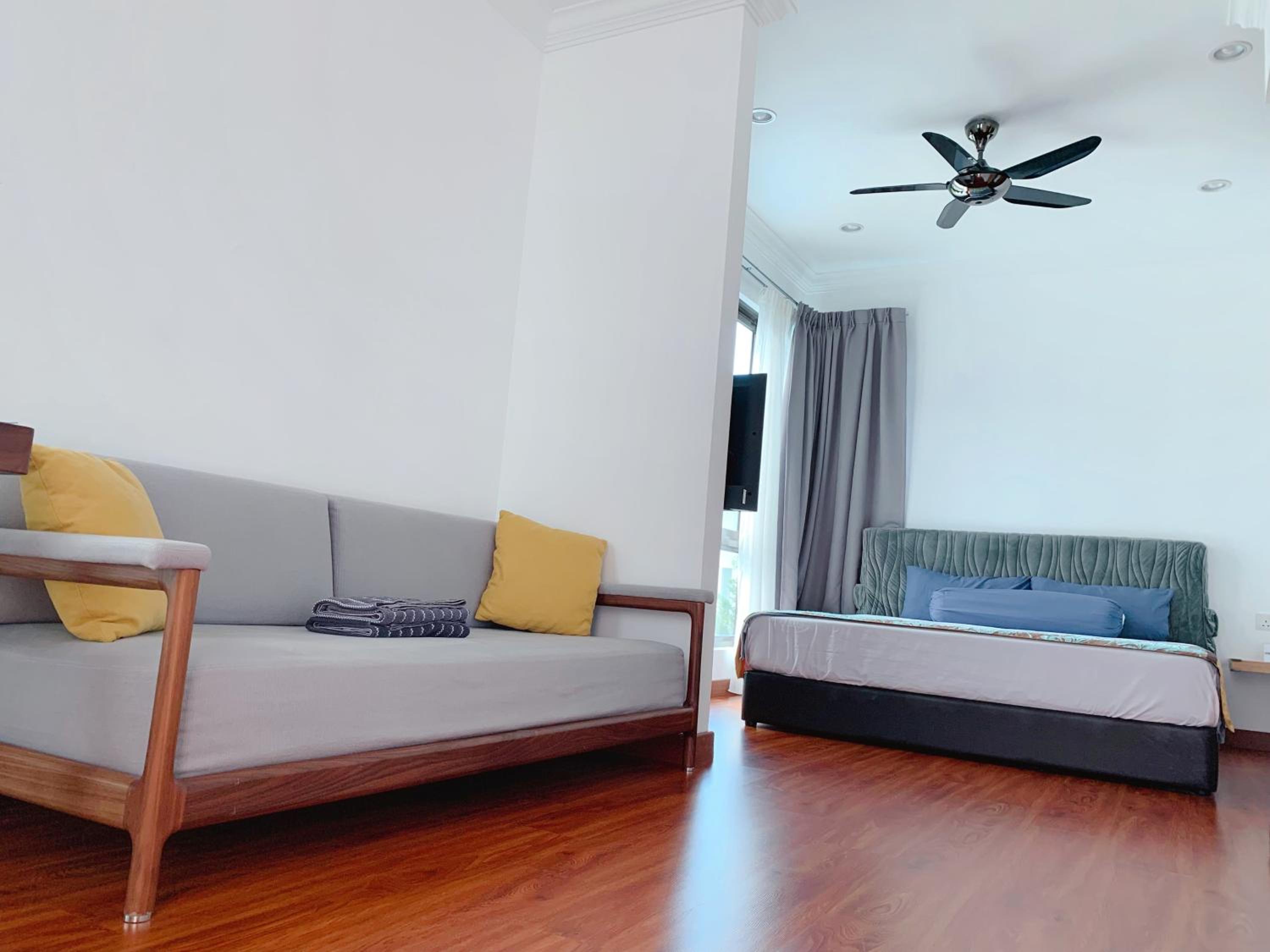 Double Room with Balcony (2 Adults + 1 Child) photo 3