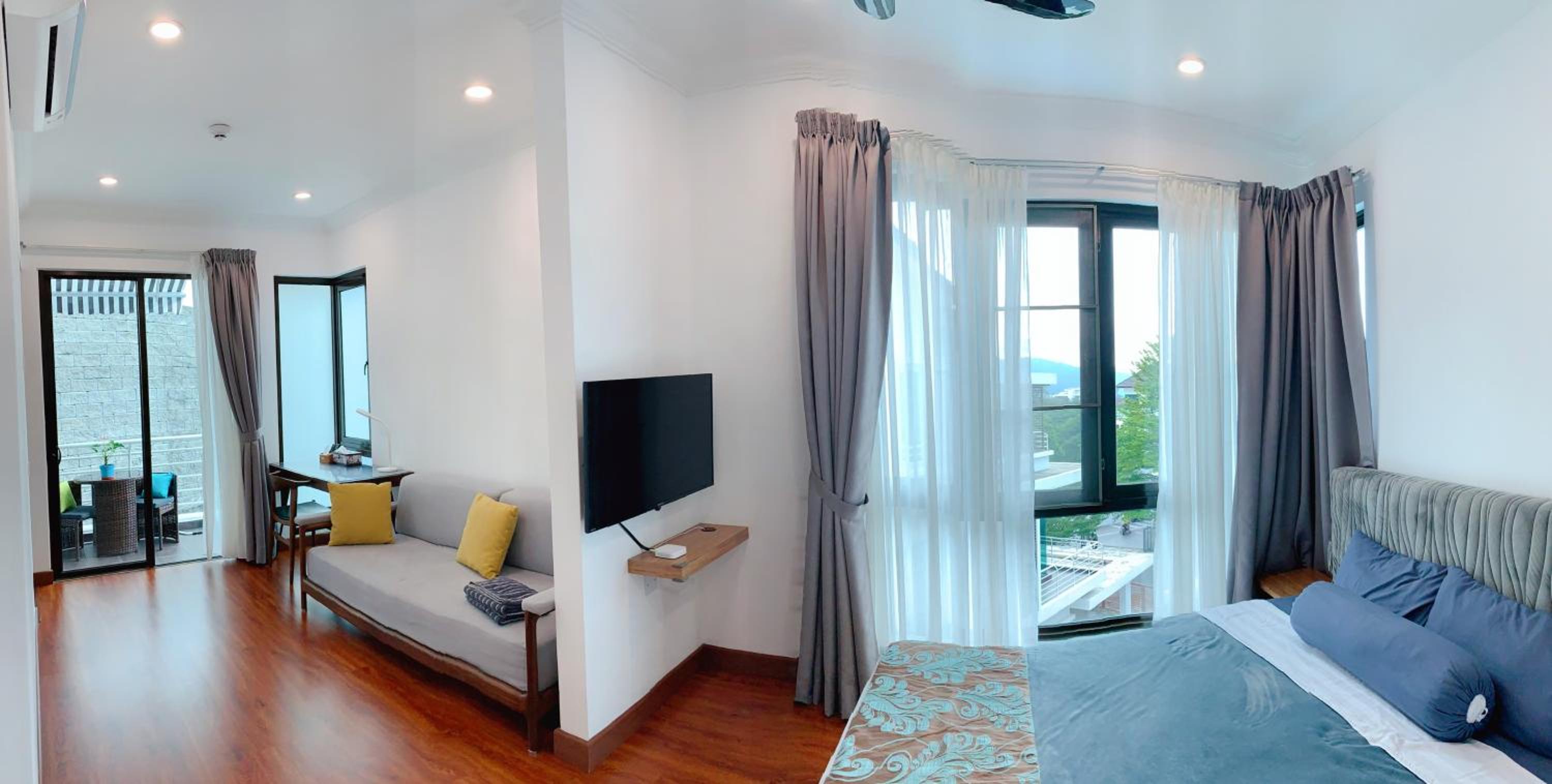 Double Room with Balcony (2 Adults + 1 Child) photo 2