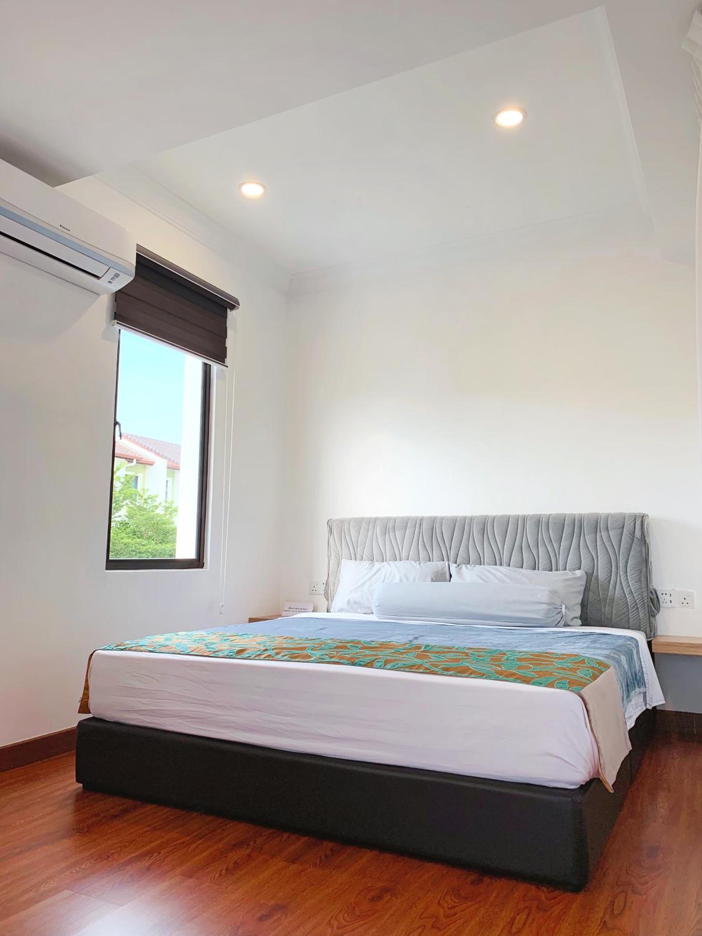 Double Room with Balcony (2 Adults + 1 Child) photo 3