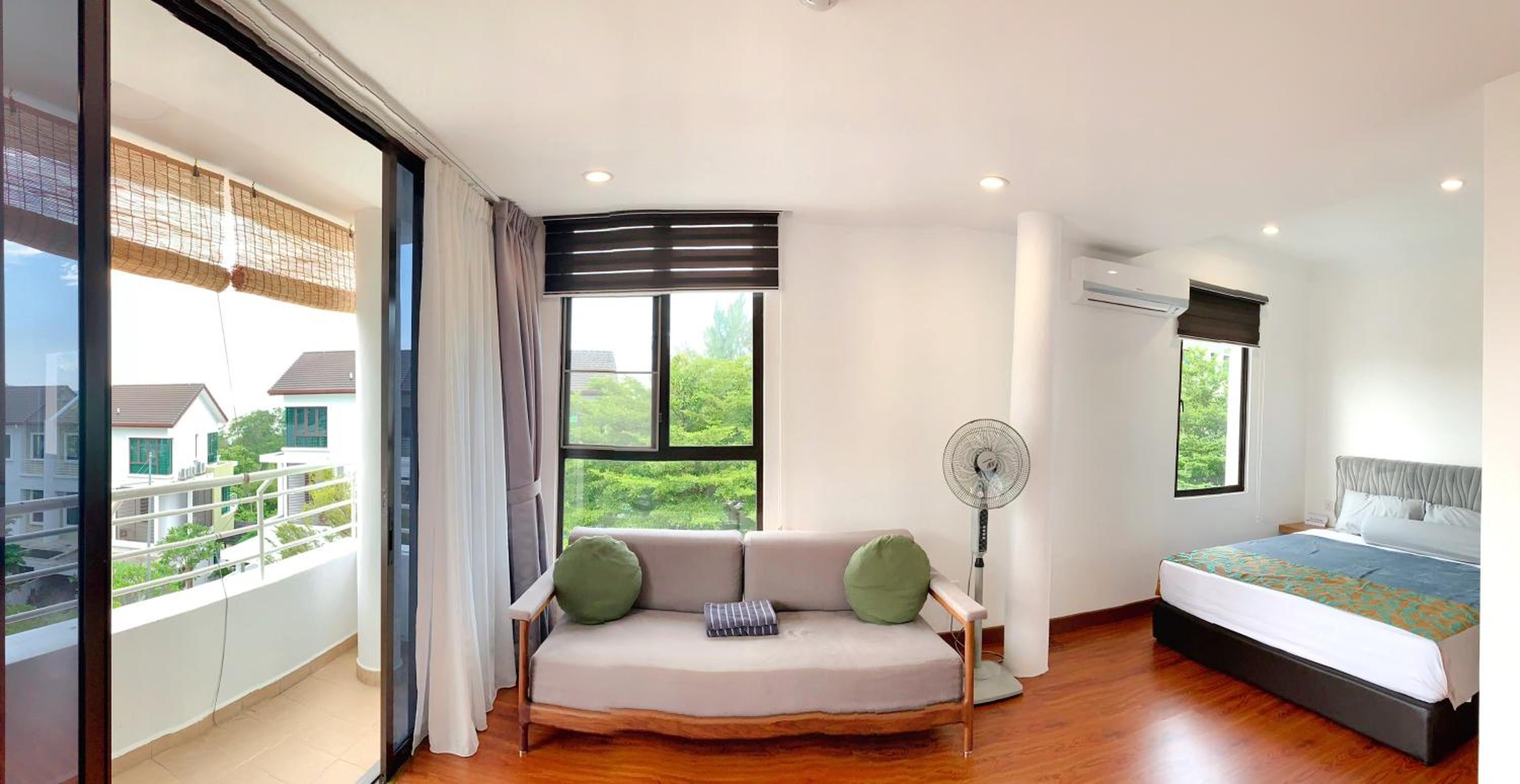 Double Room with Balcony (2 Adults + 1 Child) photo 2