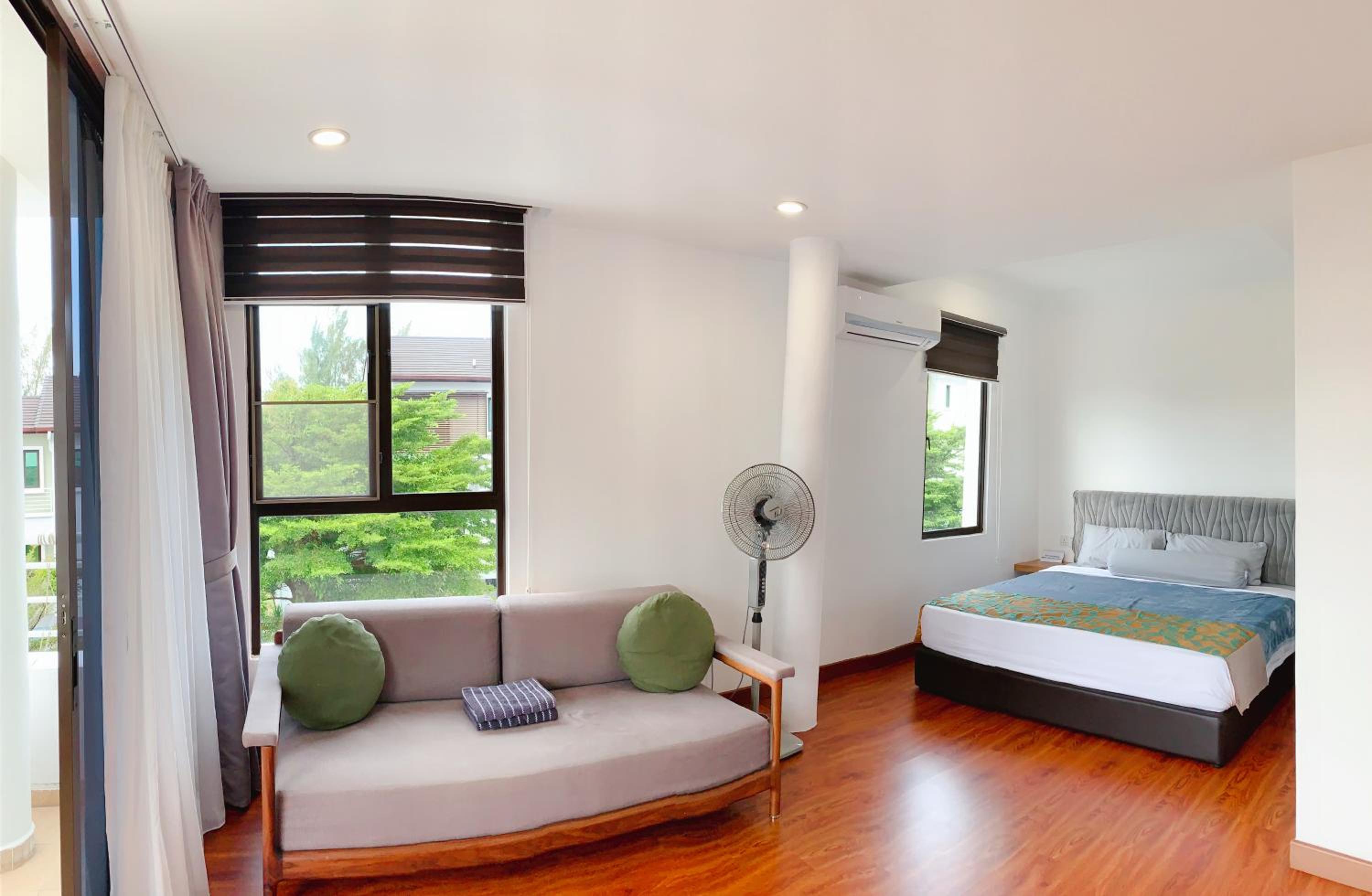Double Room with Balcony (2 Adults + 1 Child) photo 1
