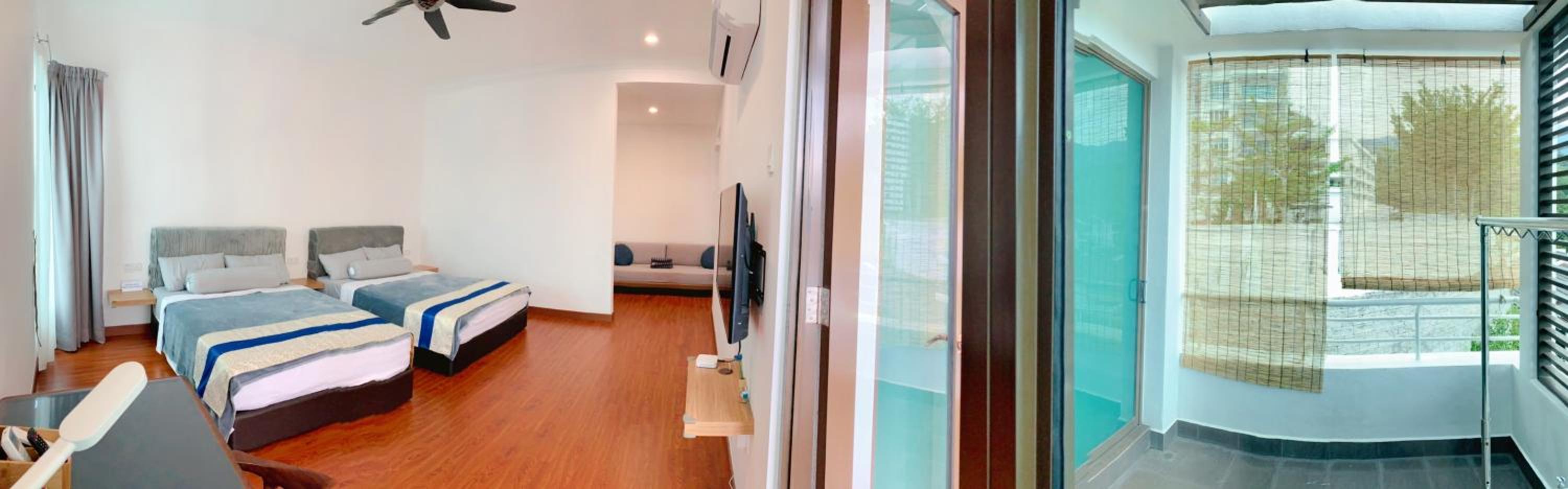 Quadruple Room with Balcony photo 2