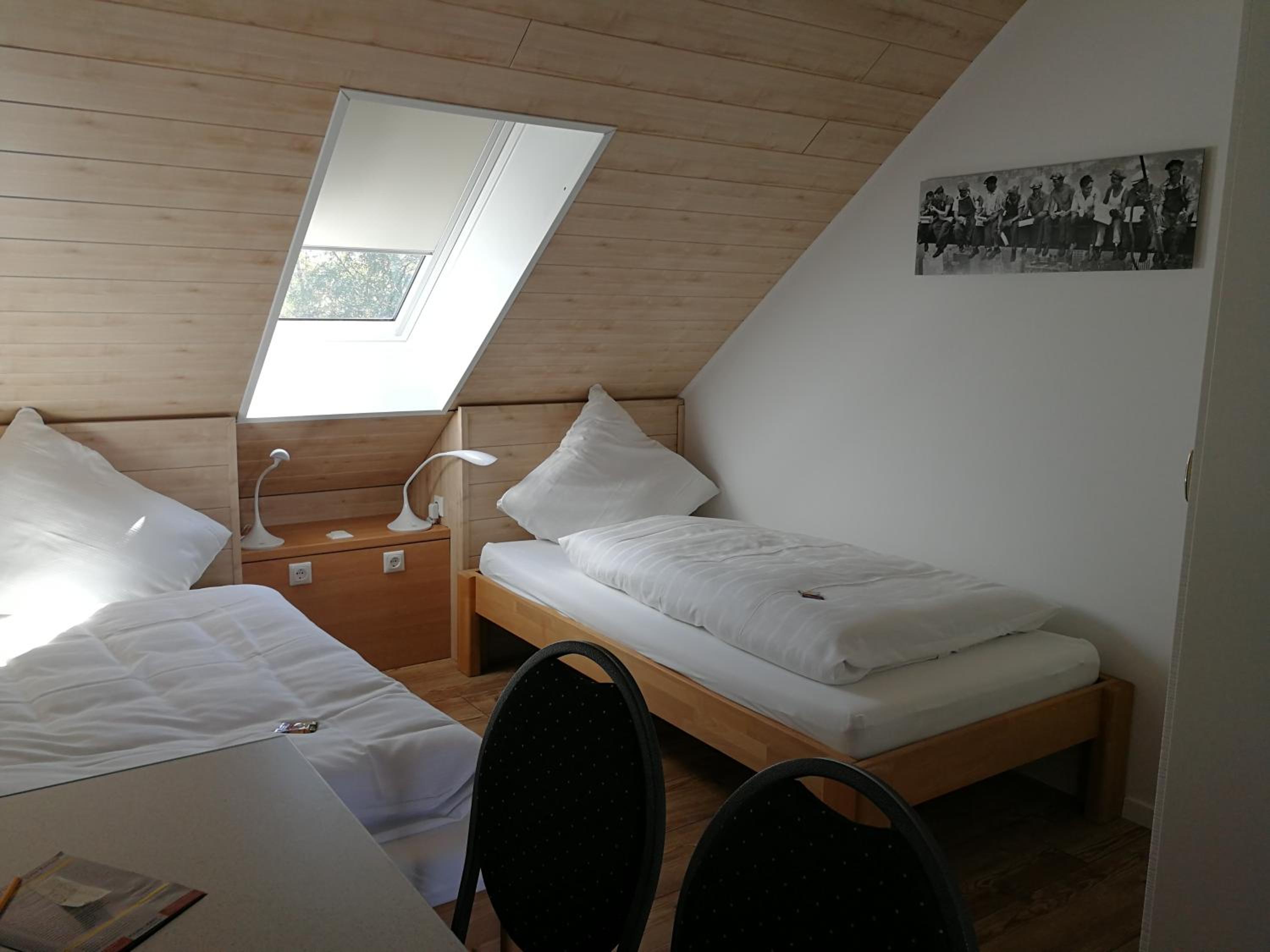 Twin Room with Shower photo 3