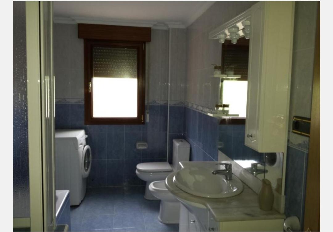 Six-Bedroom House photo 2
