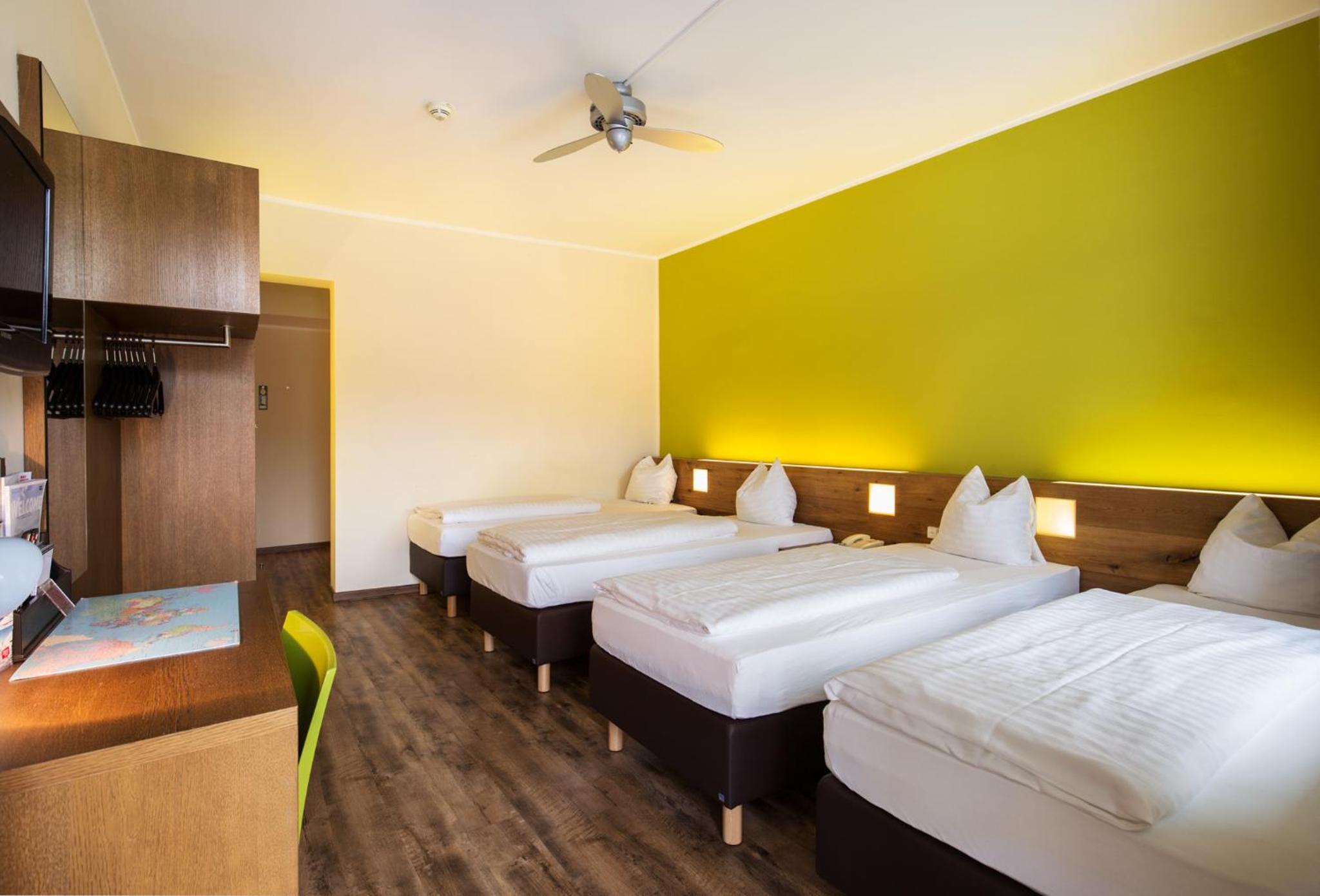 Quadruple Room - Photo 13