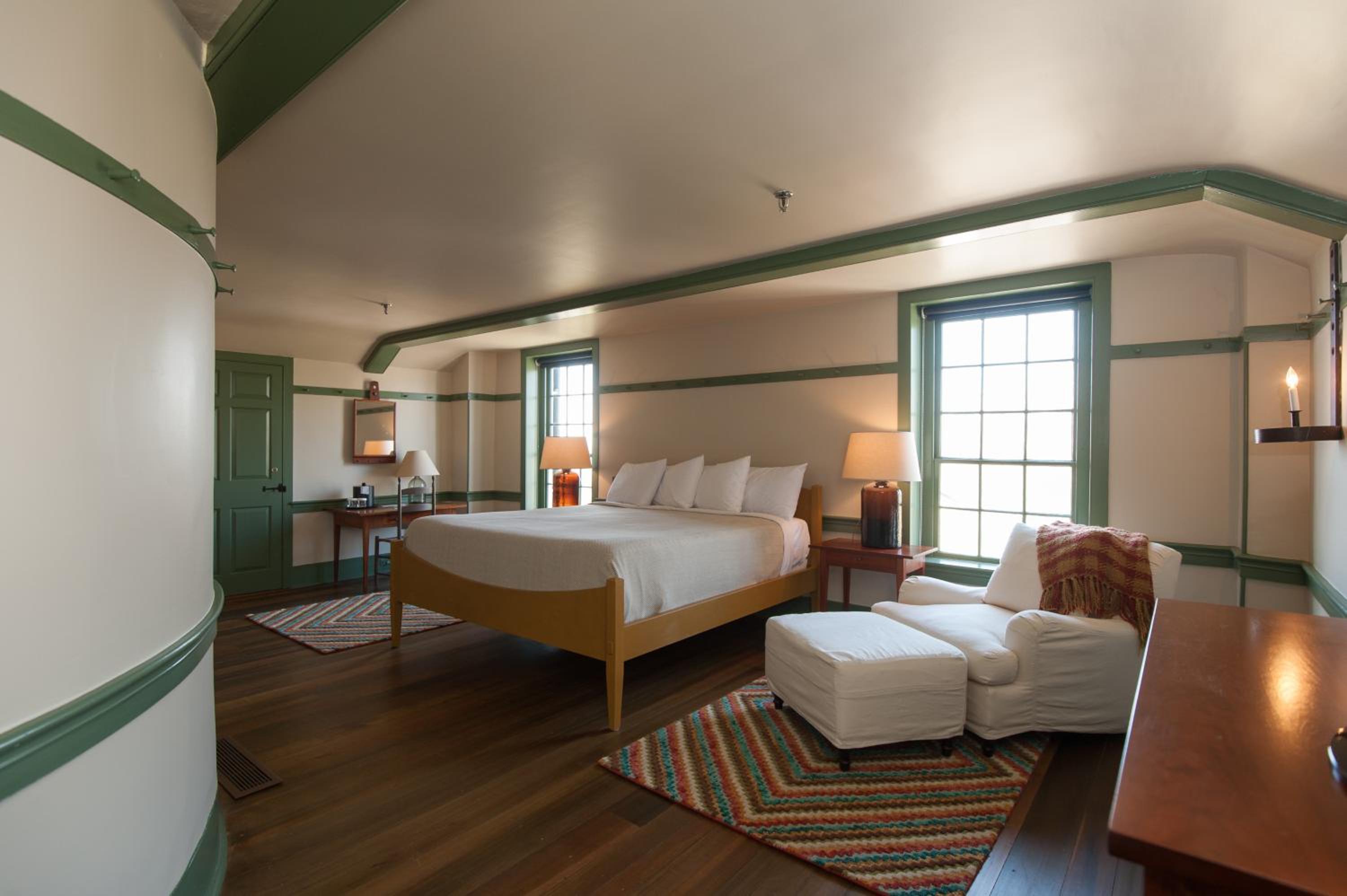 Deluxe King Room photo 1