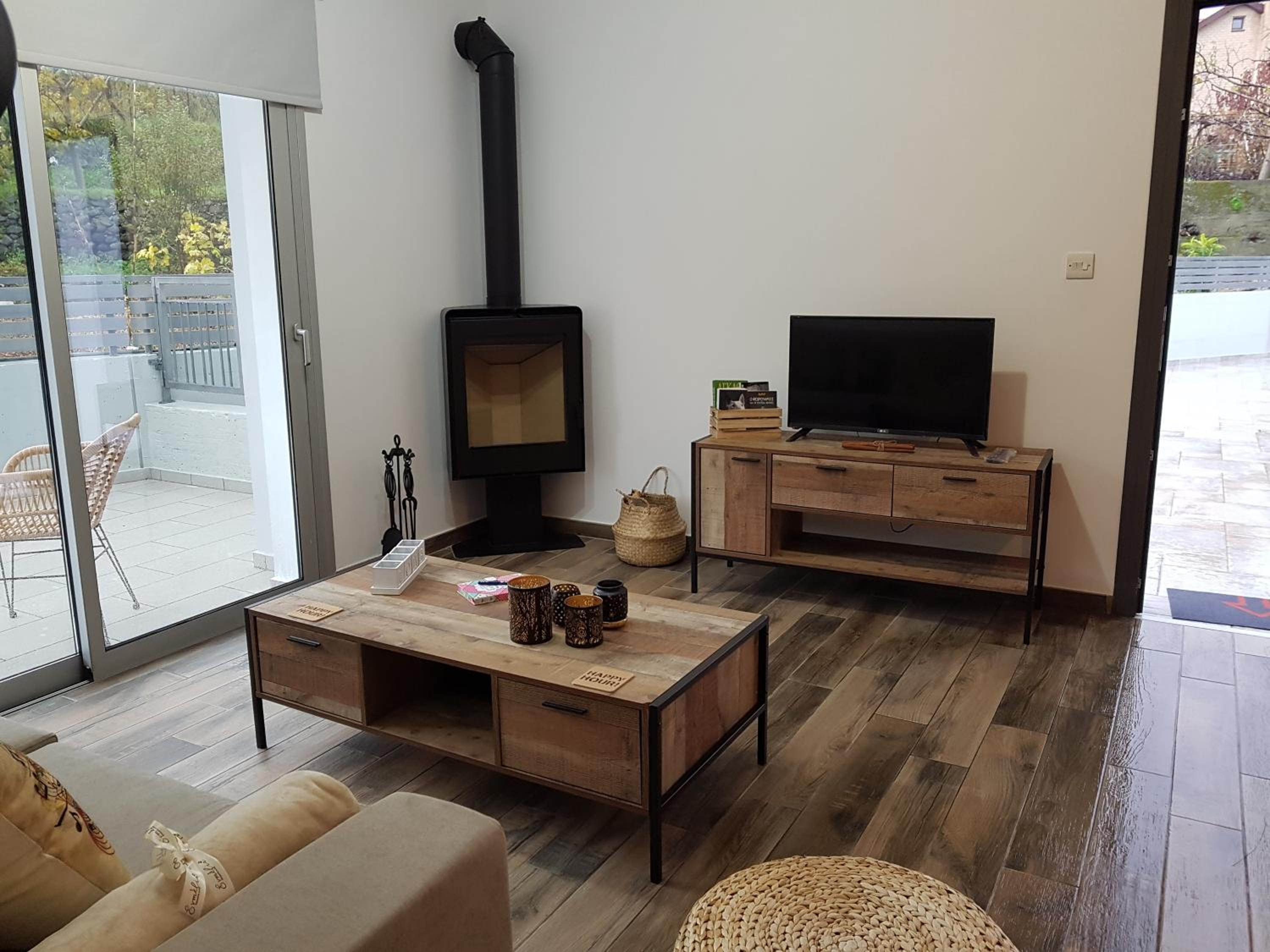 Apartment with Mountain View - Photo 12