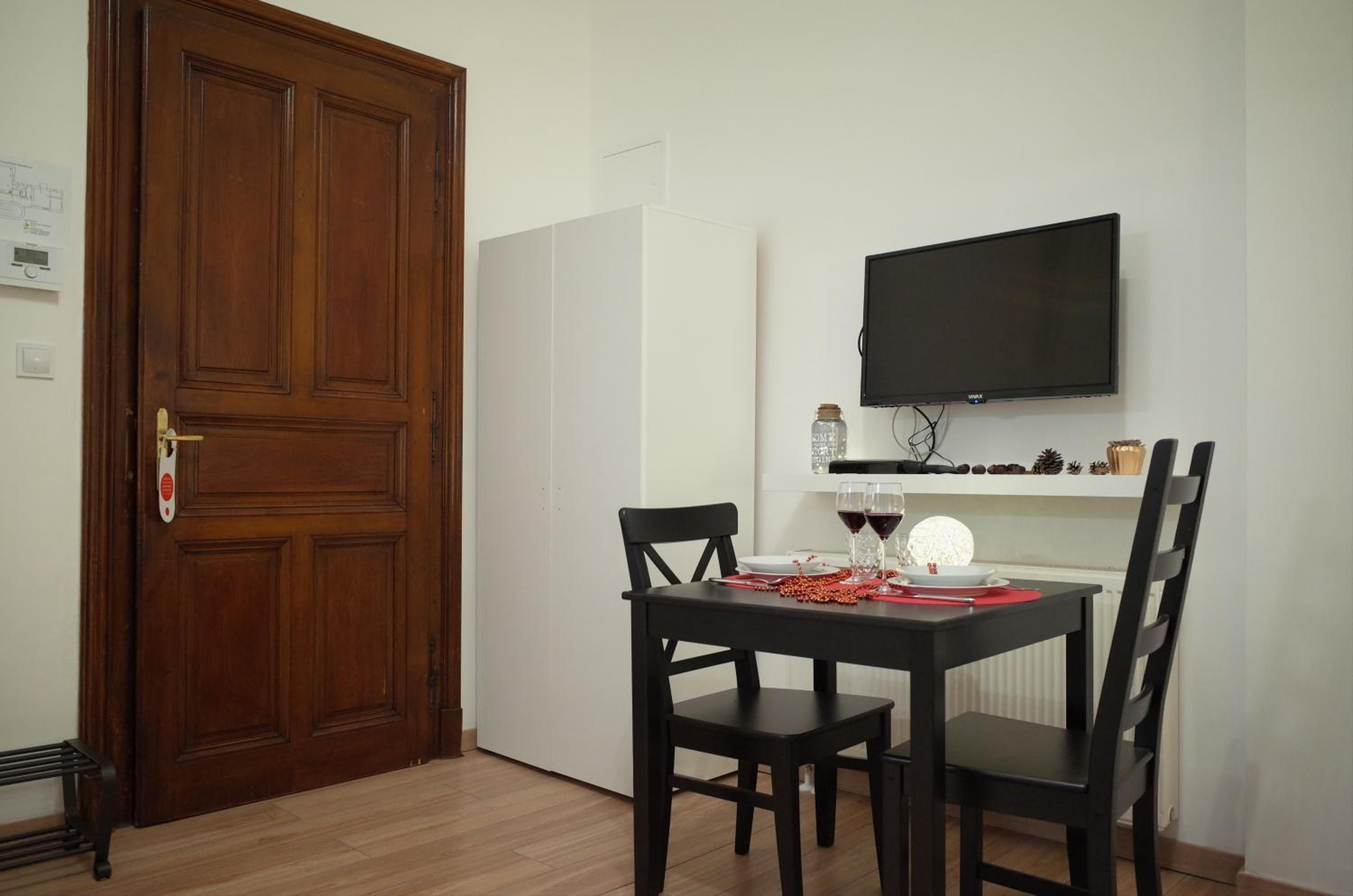 Studio Apartment - Photo 18