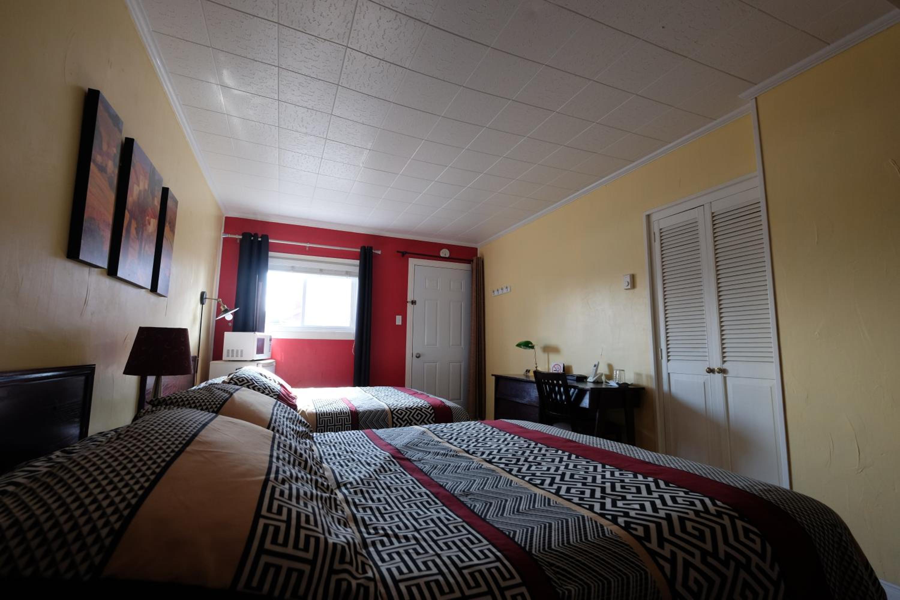 Standard Double Room - Photo 8