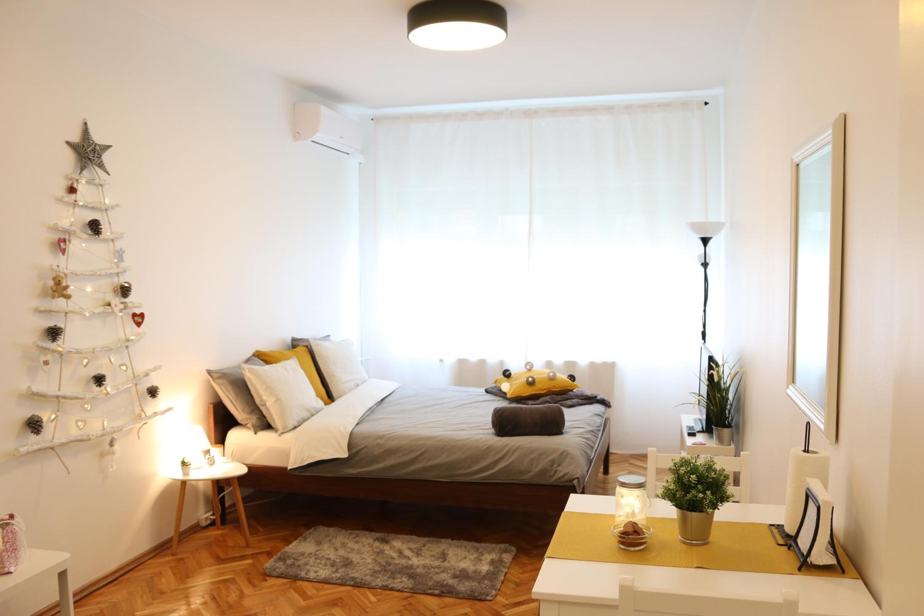Studio Apartment - Photo 14