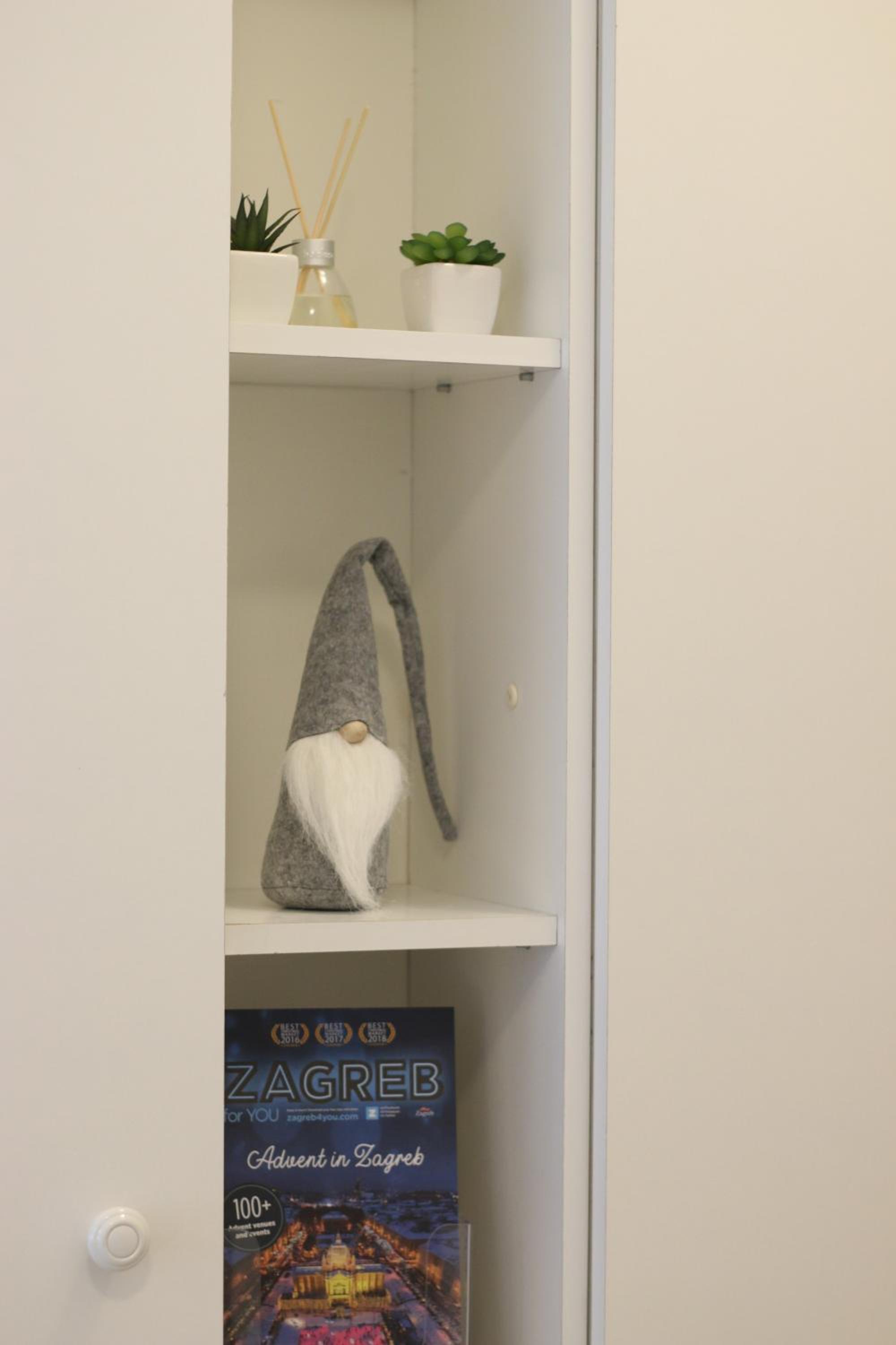 Studio Apartment - Photo 20