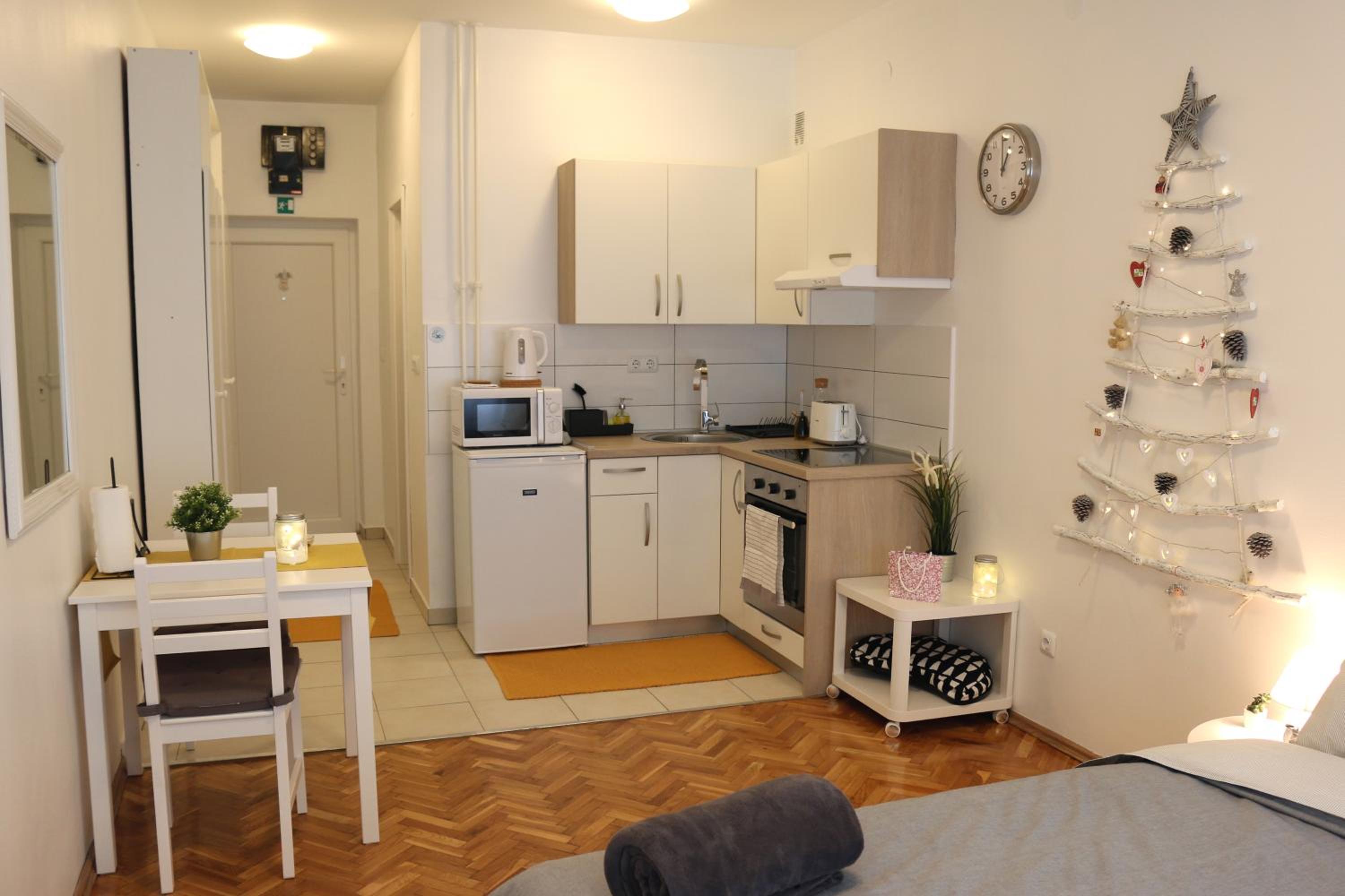 Studio Apartment - Photo 9