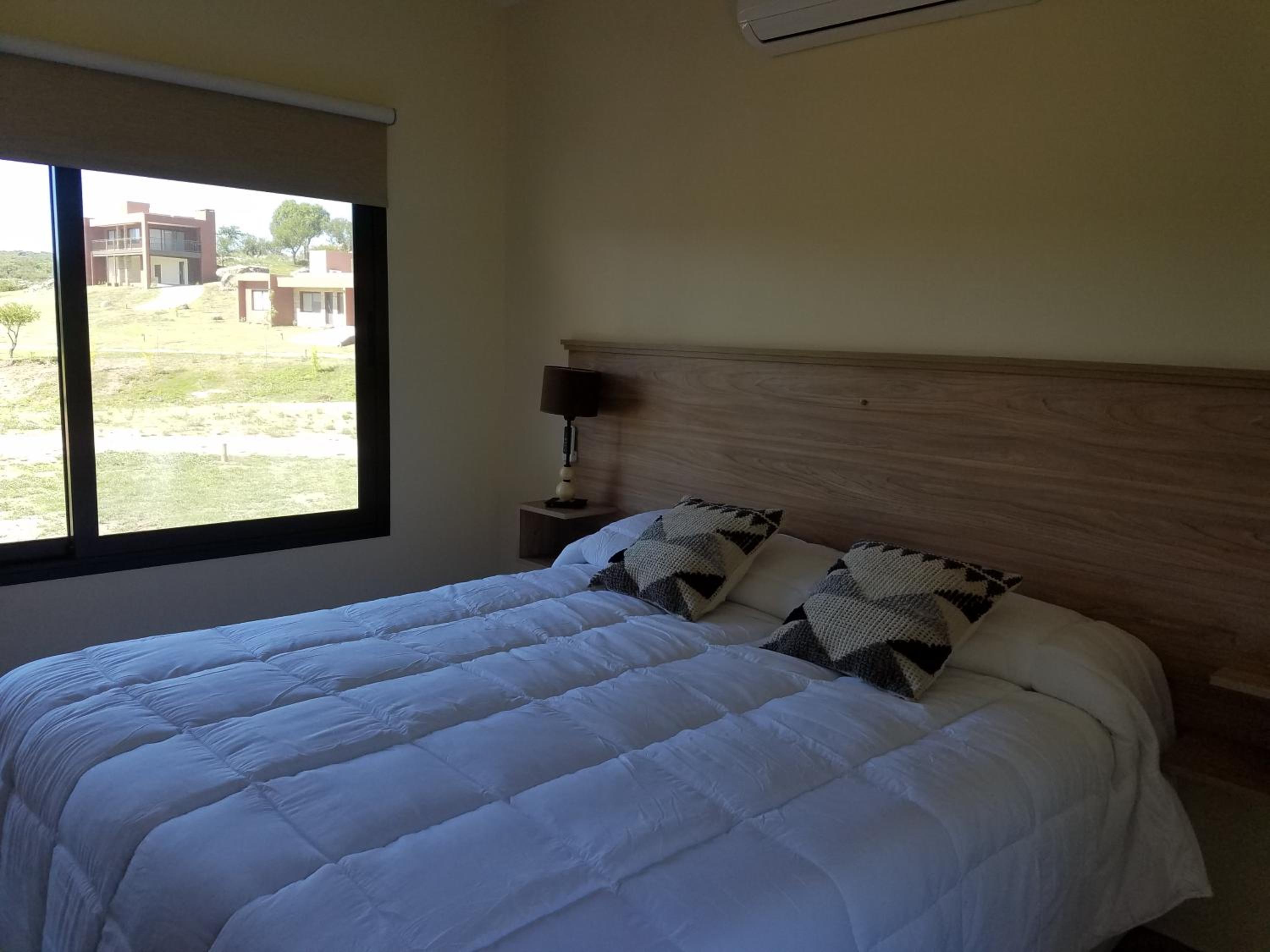 One-Bedroom House photo 1
