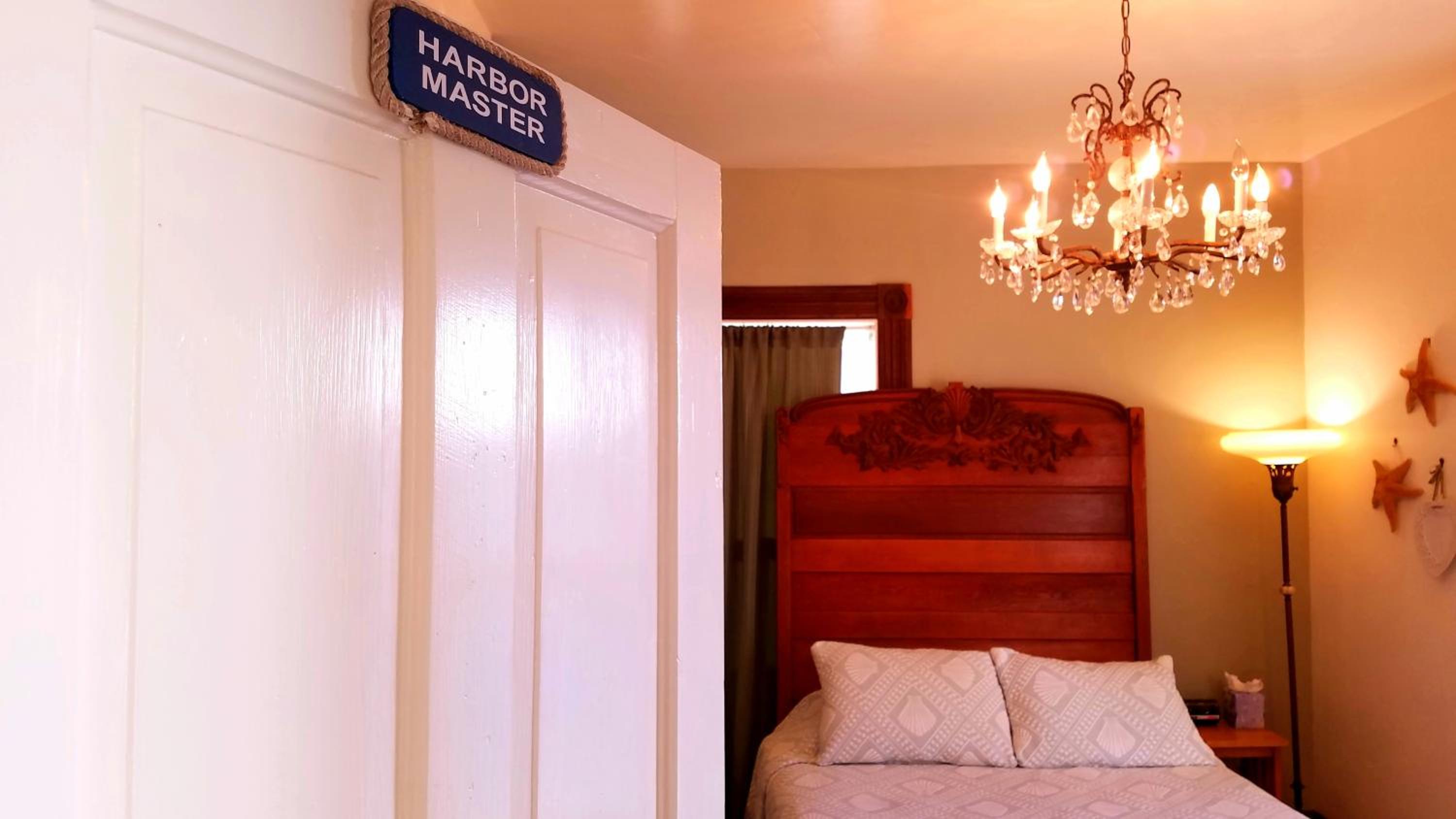 Queen Room photo 2