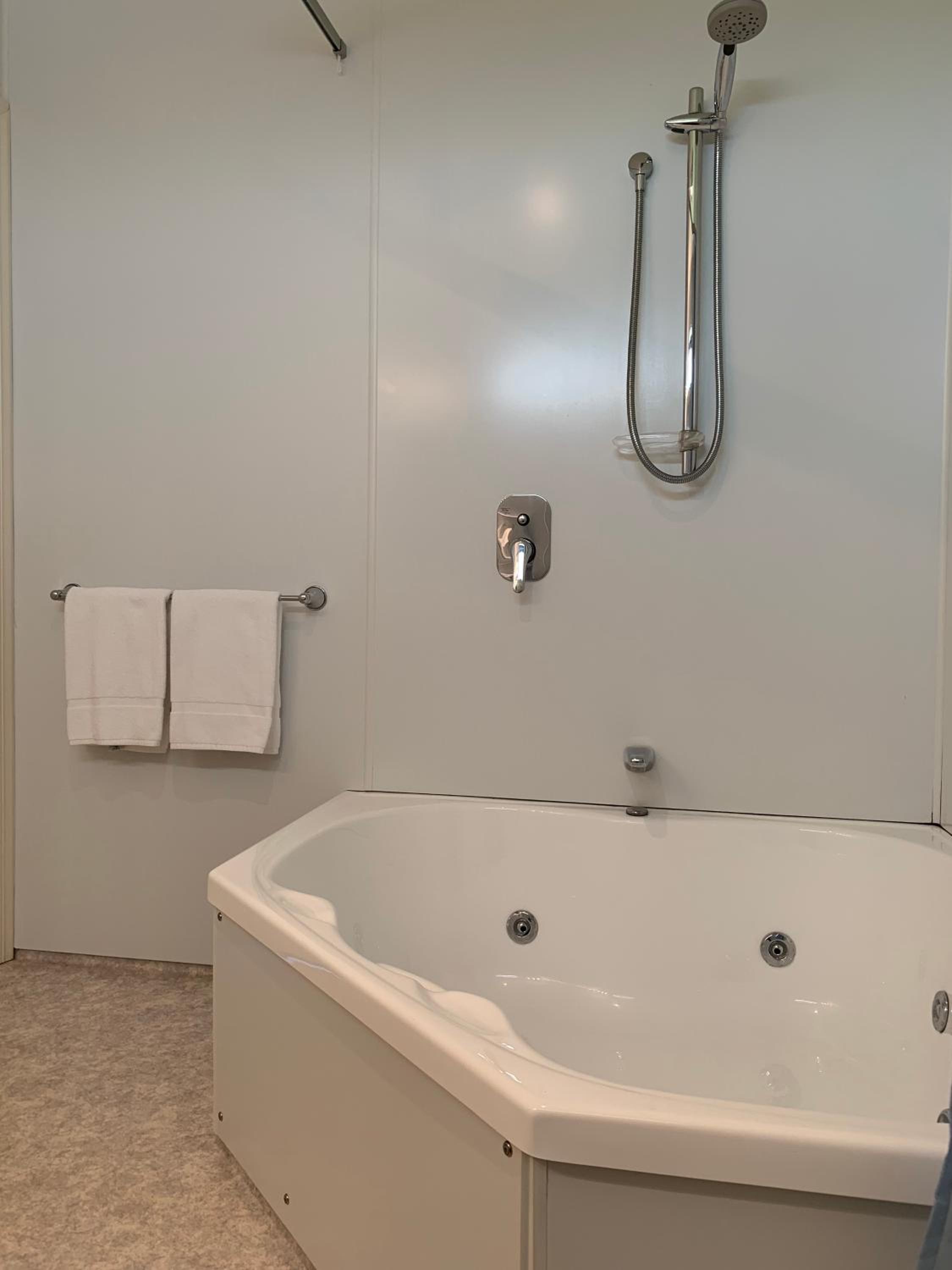 Super King Spa Suite - Photo 4