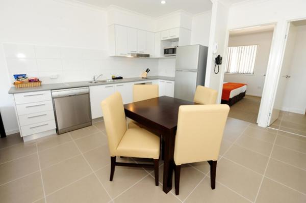 Three-Bedroom Townhouse Apartment-1 photo 3