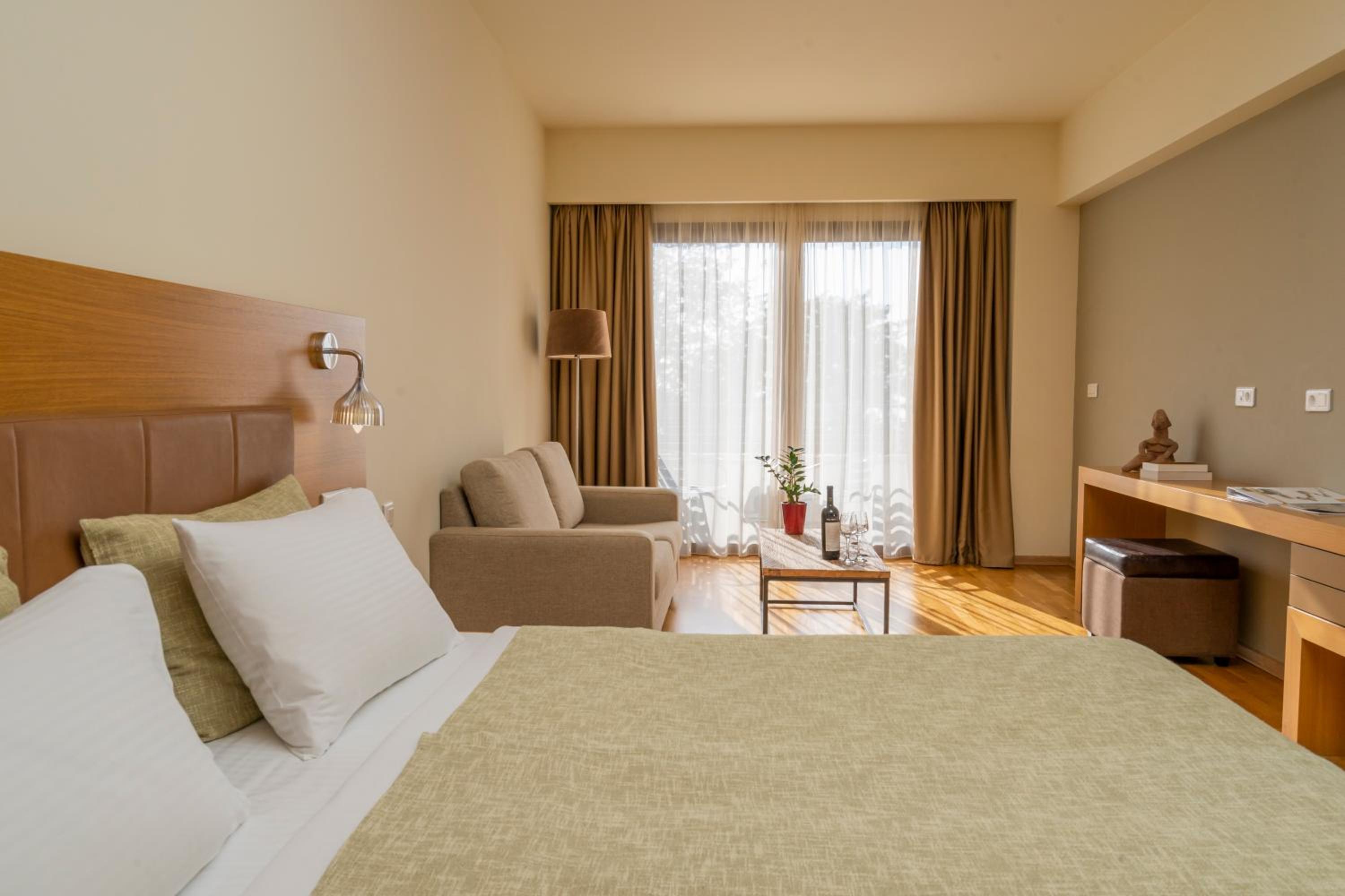 Triple Executive Room Delphi Valley View