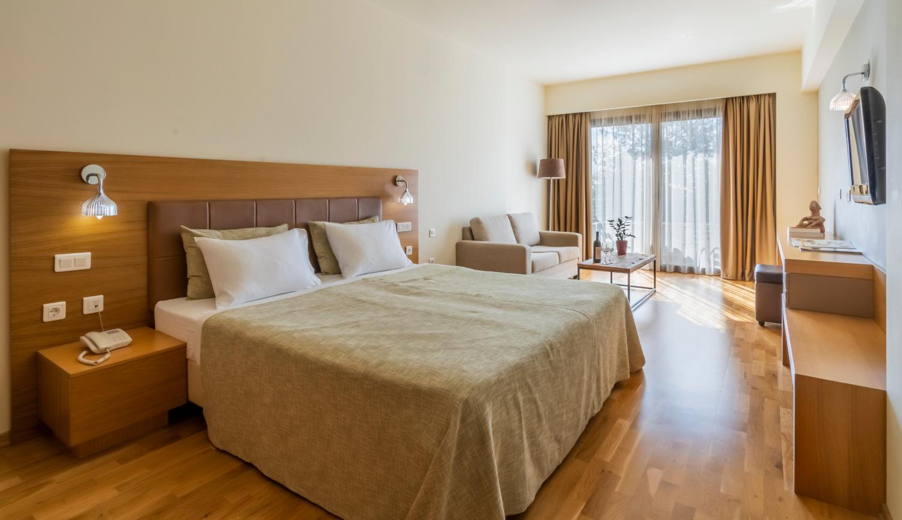 Executive Double Room - Delphi Valley View