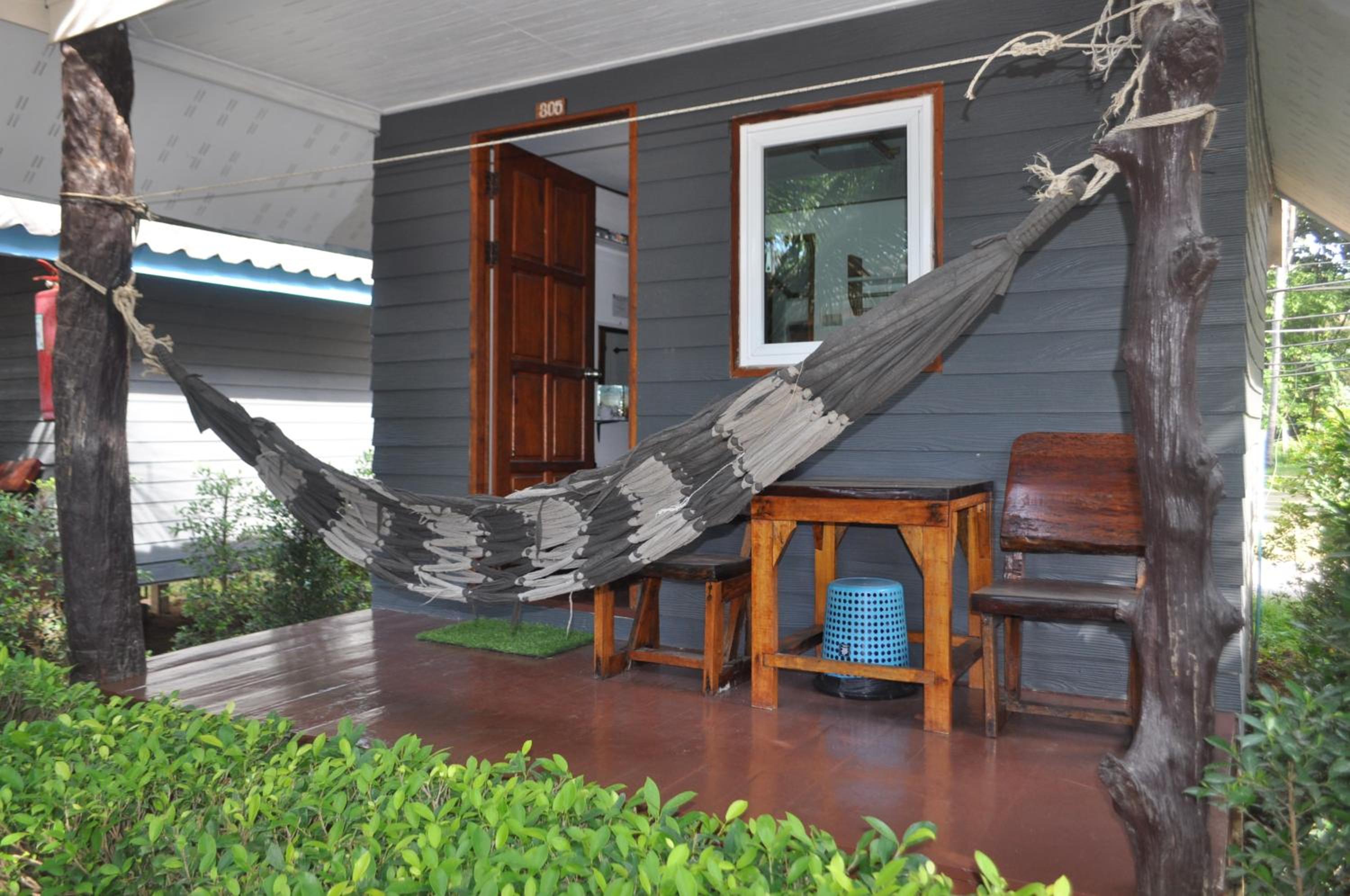 One-Bedroom Bungalow - Photo 10