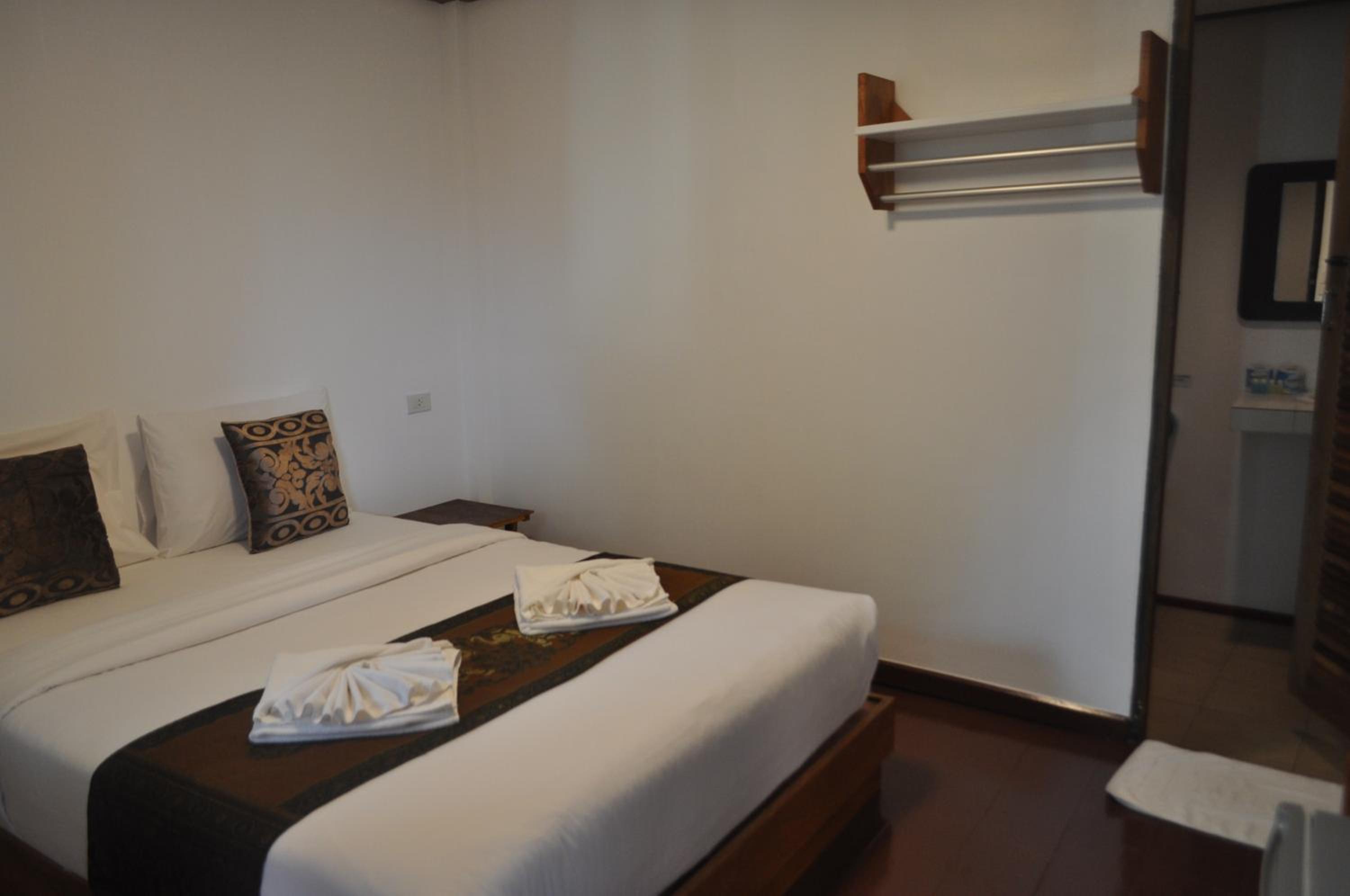 One-Bedroom Bungalow - Photo 1