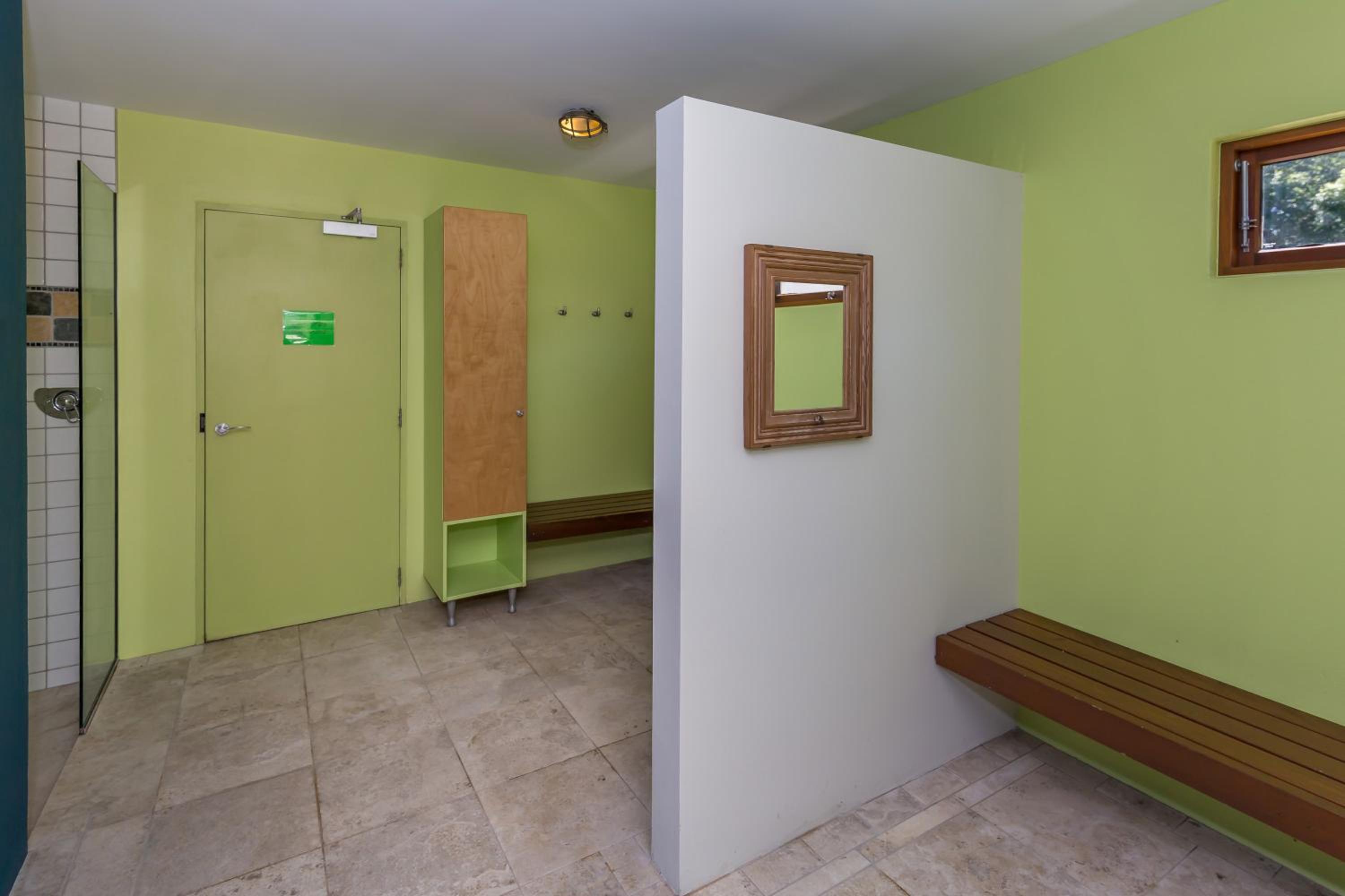 Five-Bedroom House - Photo 19