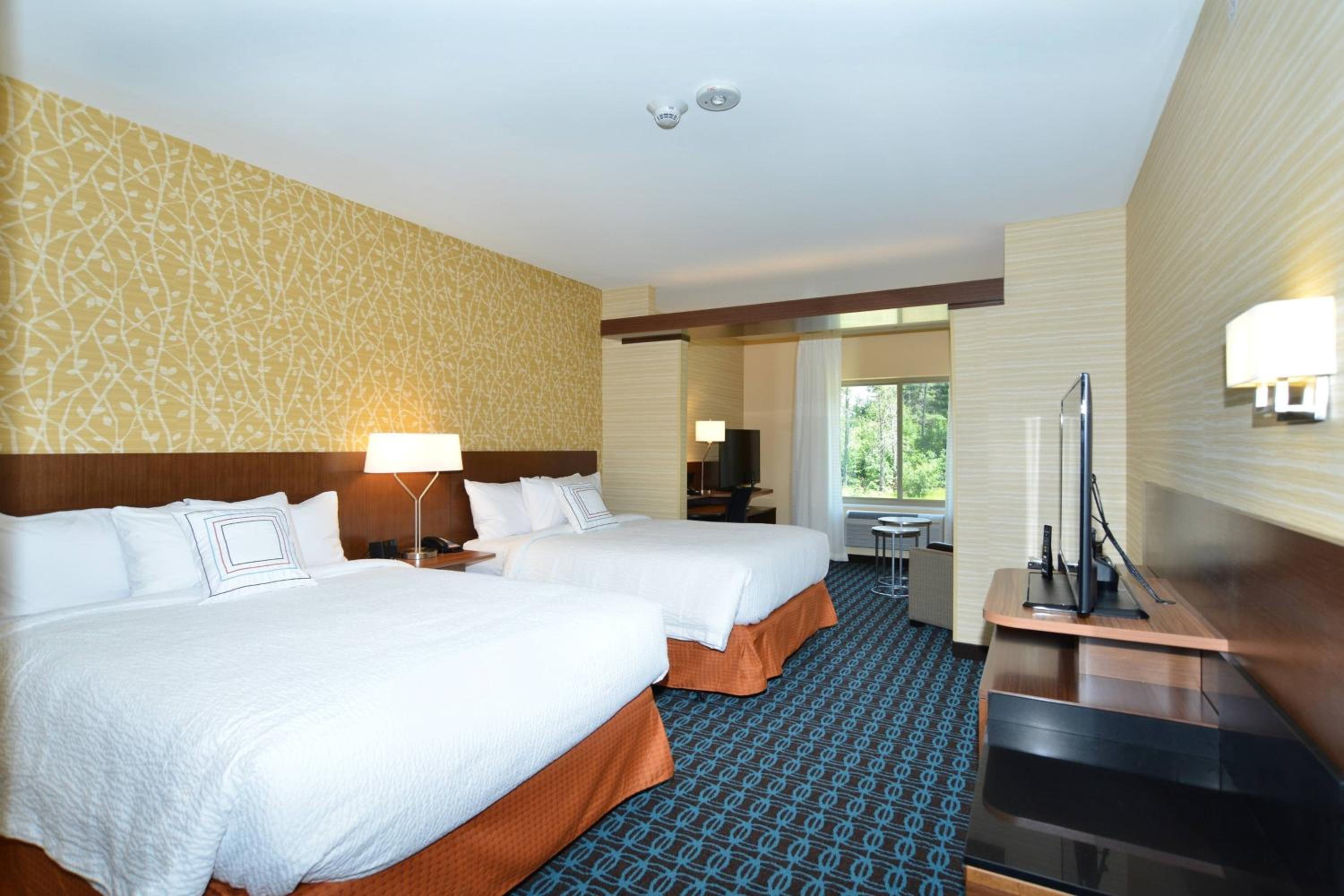Suite, 2 Queen, Sofa bed