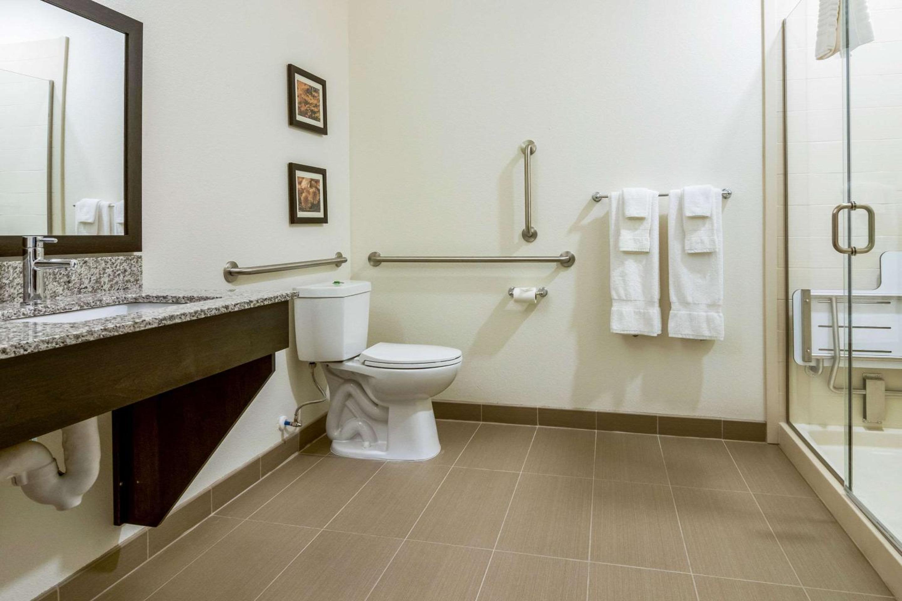 Suite with Two Queen Beds - Accessible/Non-Smoking - Photo 2