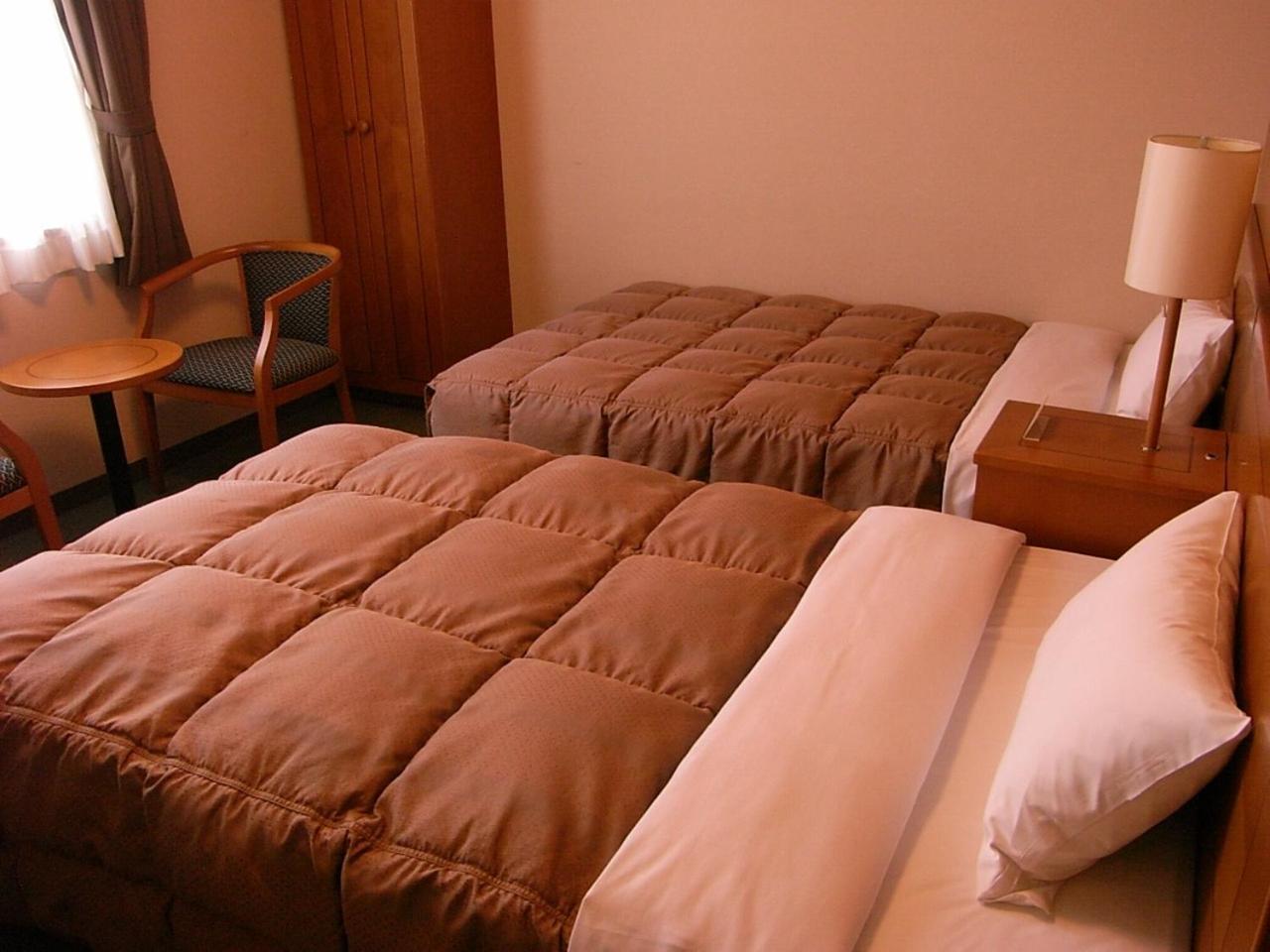 Twin Room - Smoking - Photo 12