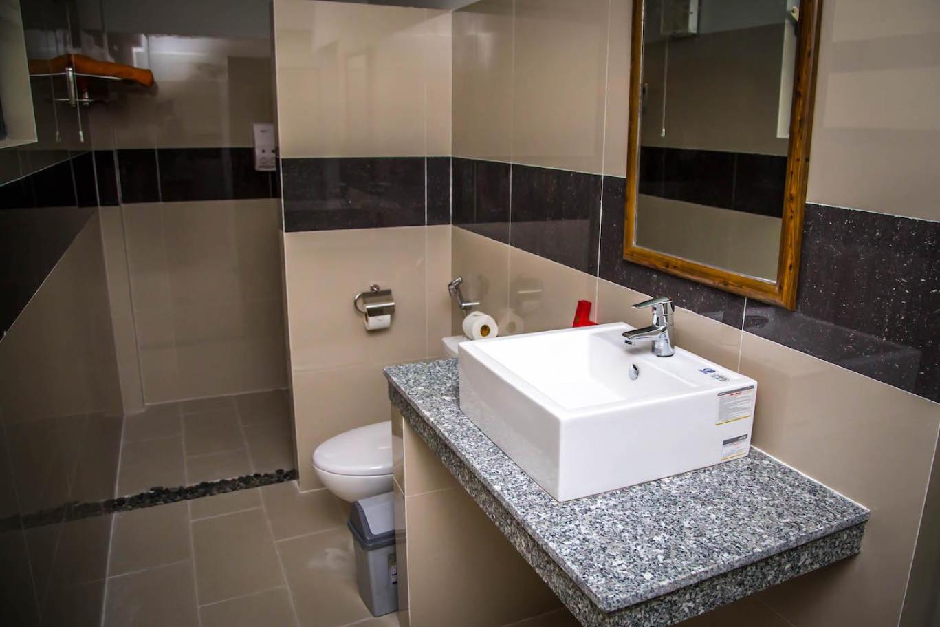 Standard Double Room - Photo 9