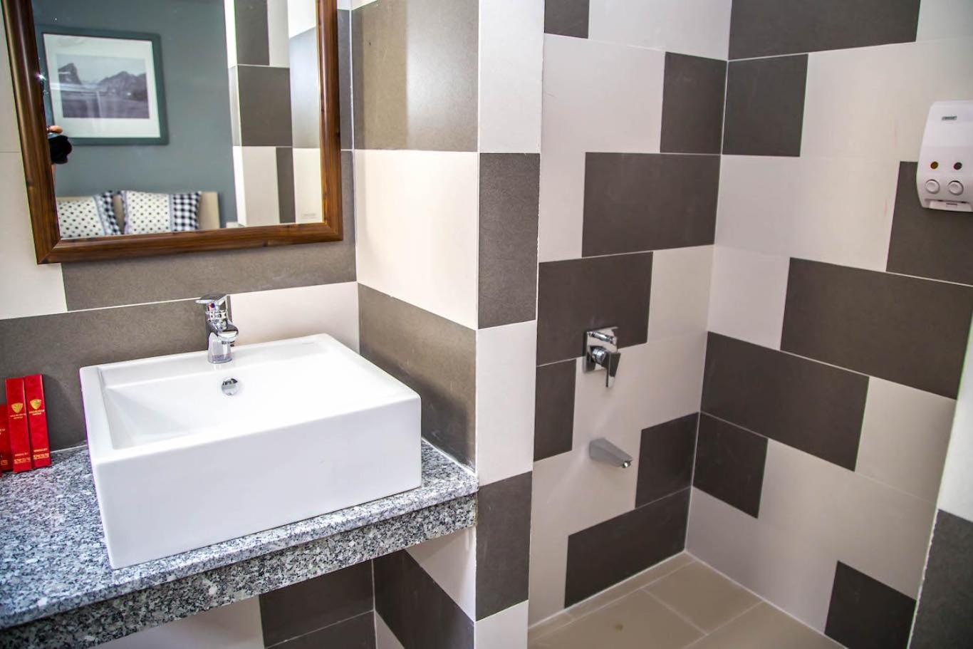 Standard Double Room - Photo 8