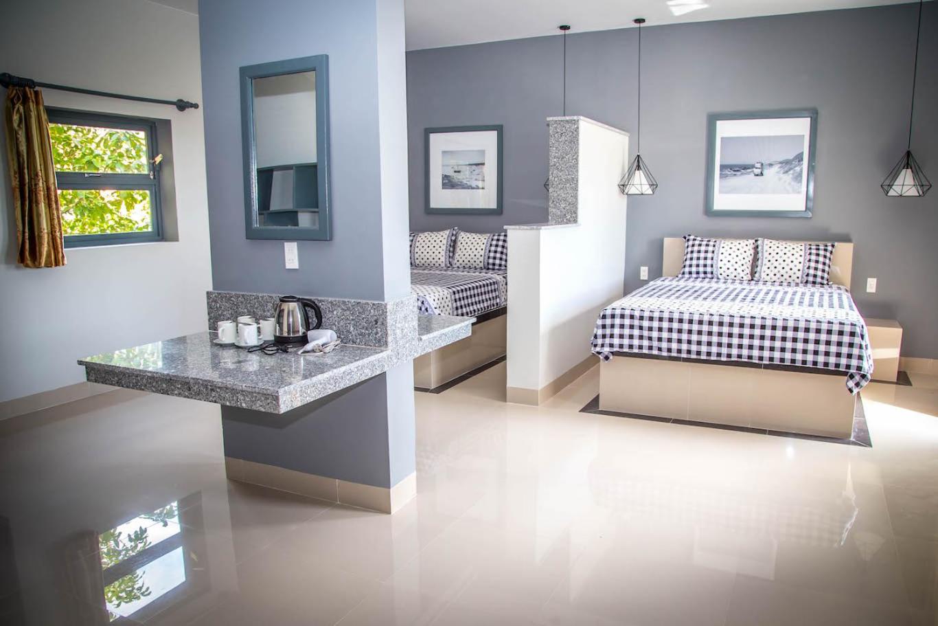 Superior Family Room - Photo 6