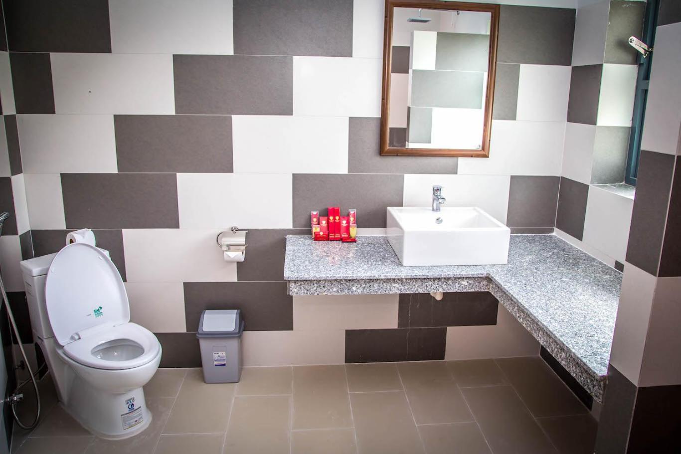Deluxe Double Room - Photo 13