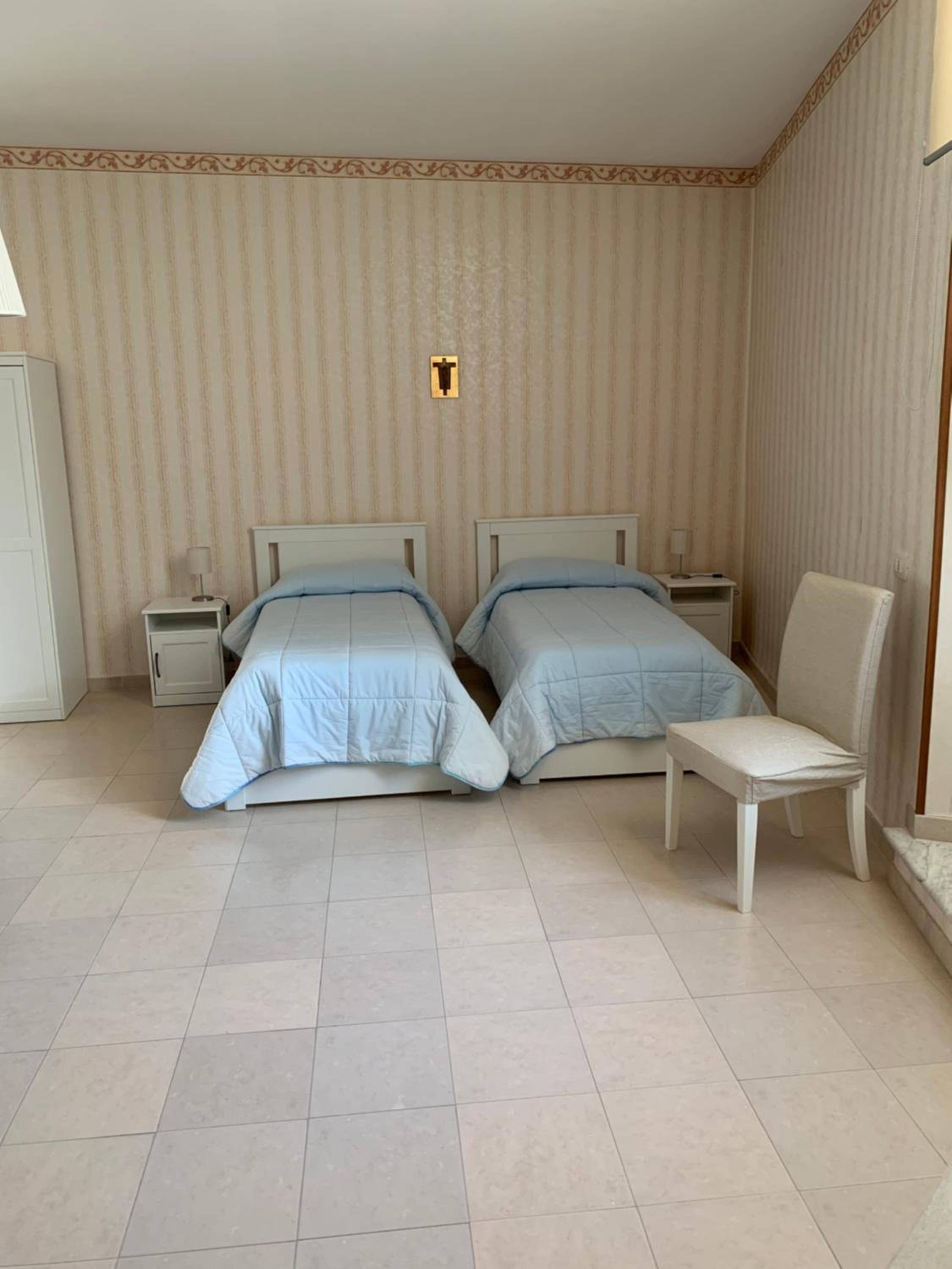 Quadruple Room with Private Bathroom photo 3