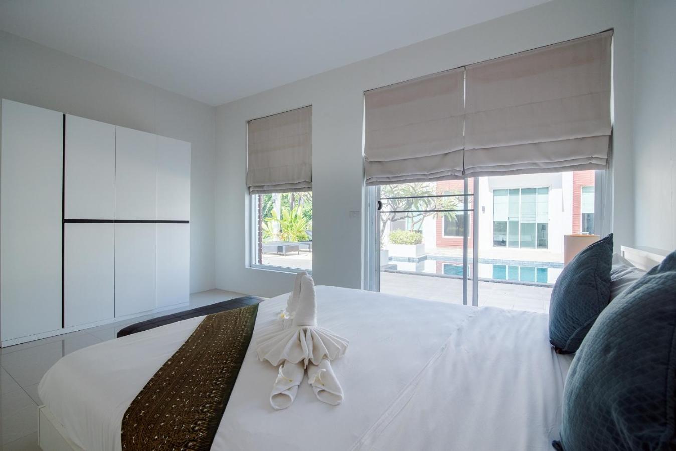Two-Bedroom Pool Suite photo 2