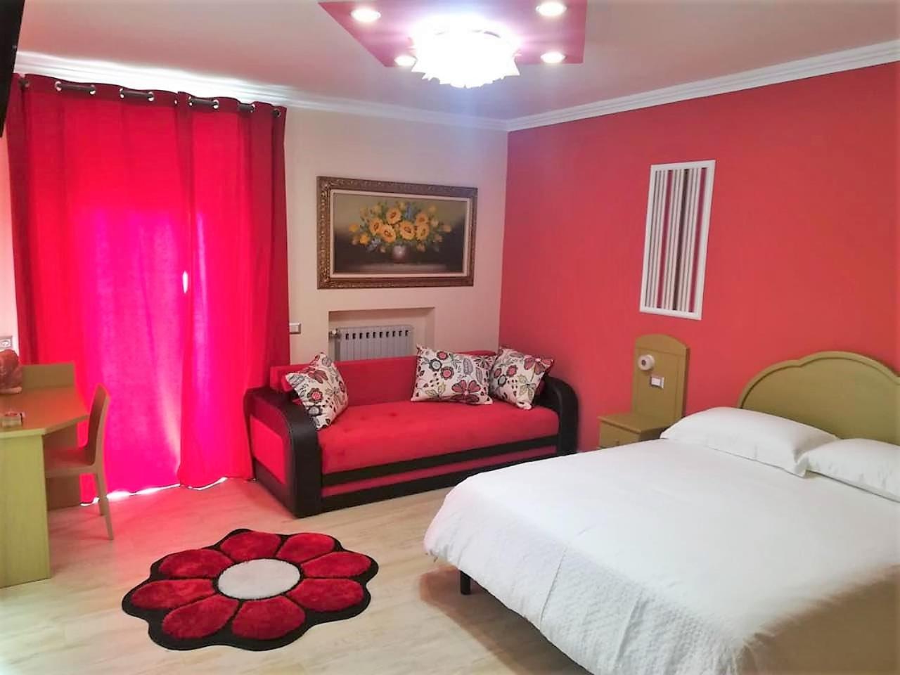 Deluxe Suite - Photo 9